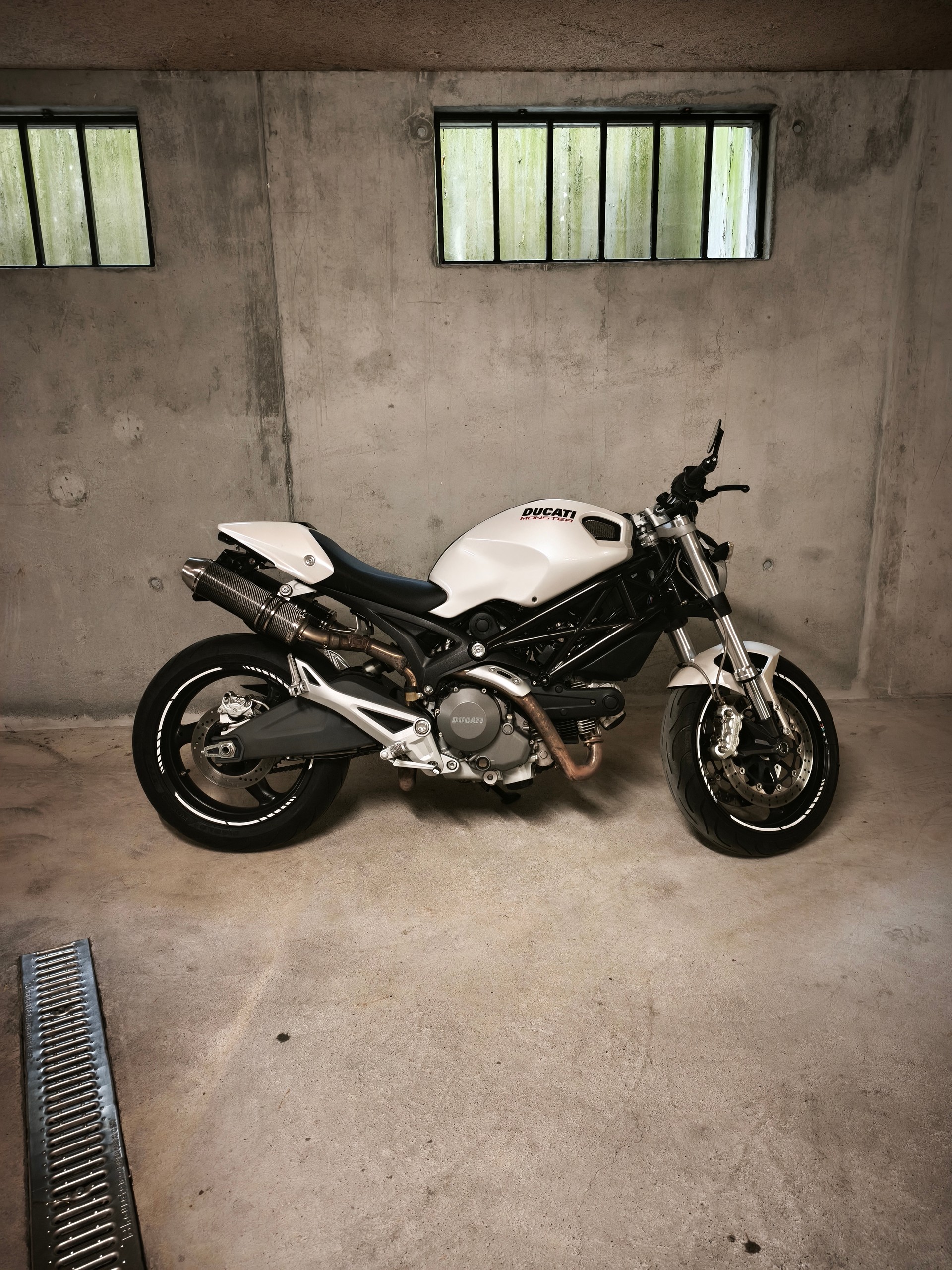 DUCATI Monster 696M