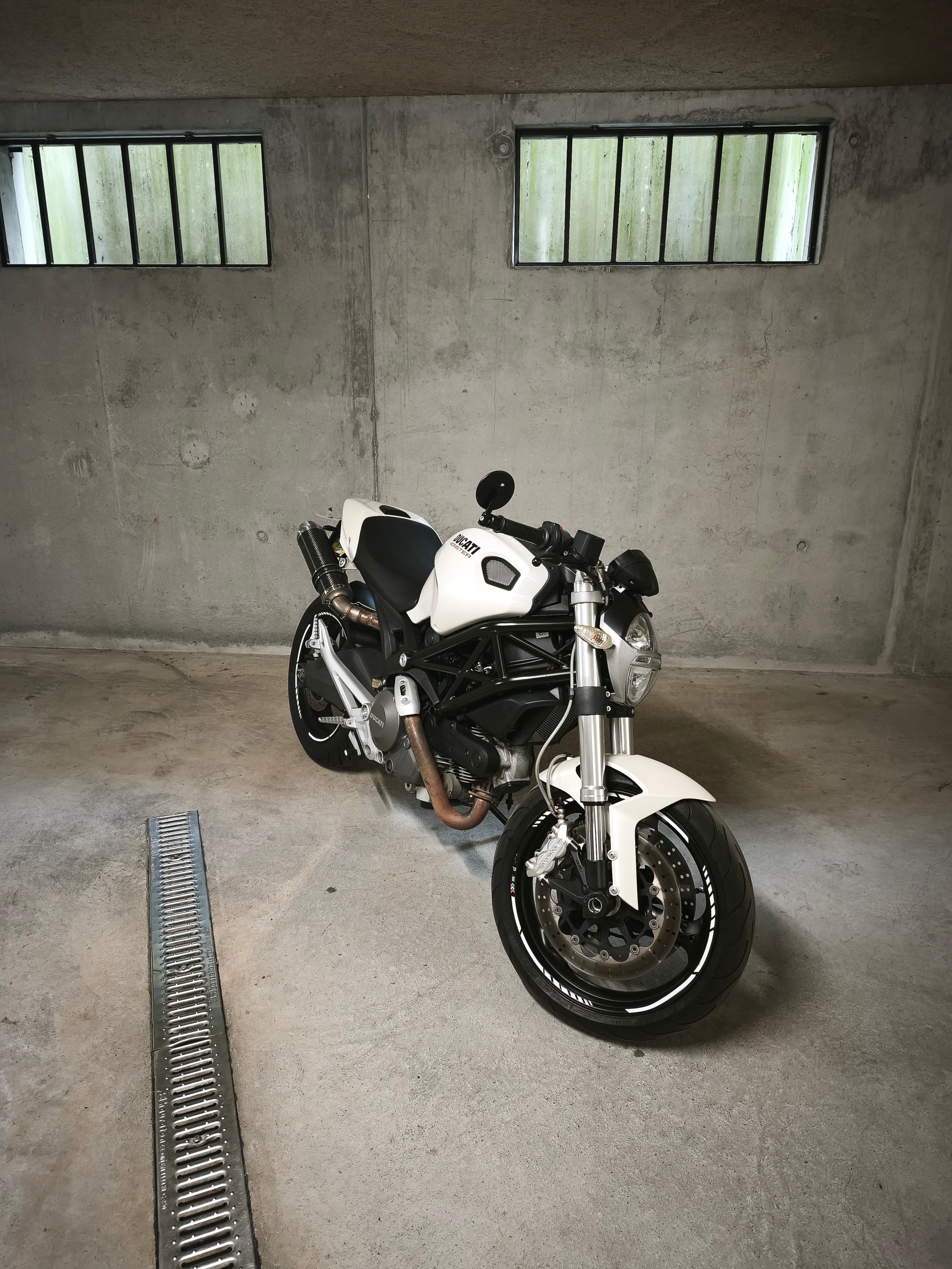 DUCATI Monster 696M-image-5