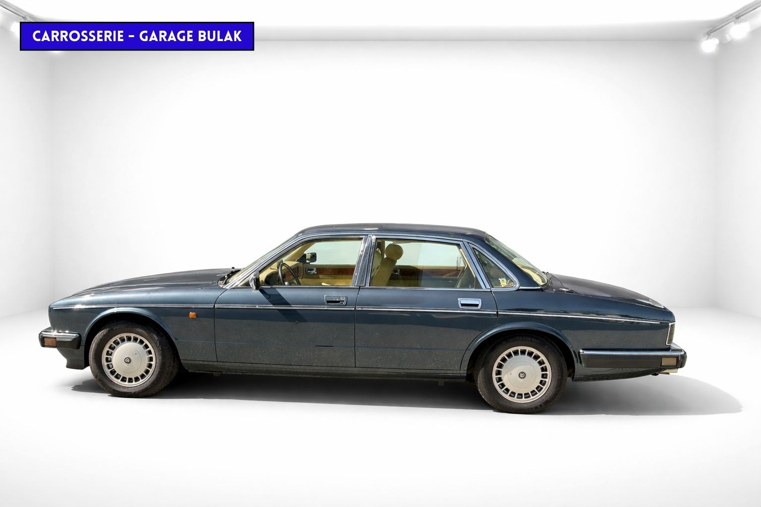DAIMLER 4.0 Six-image-6