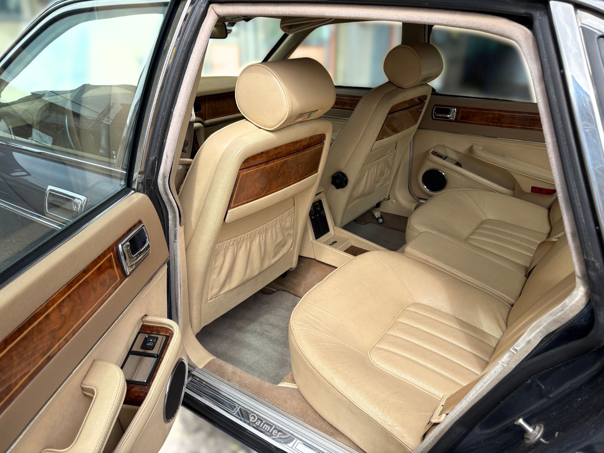 DAIMLER 4.0 Six-image-13