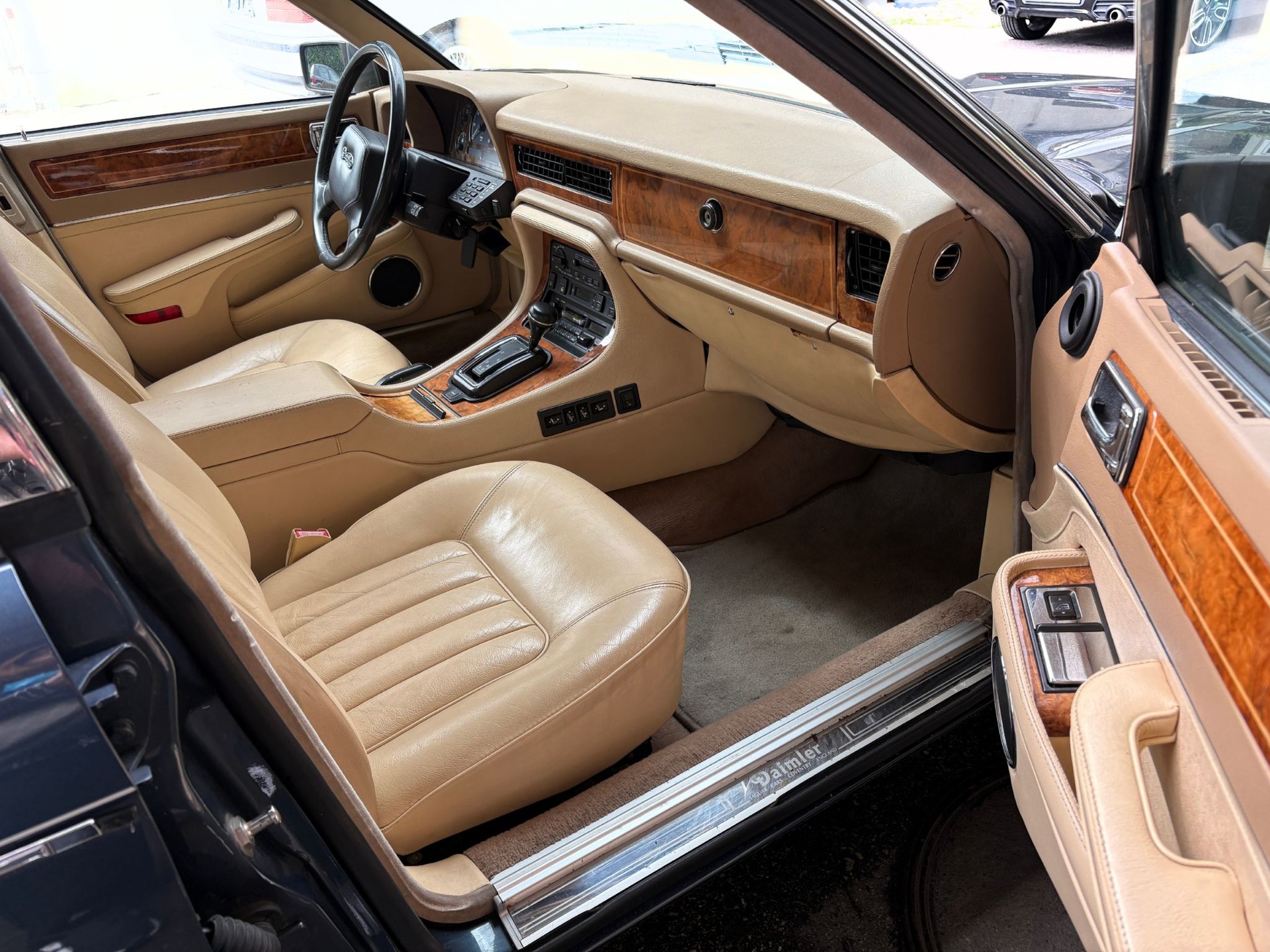 DAIMLER 4.0 Six-image-11