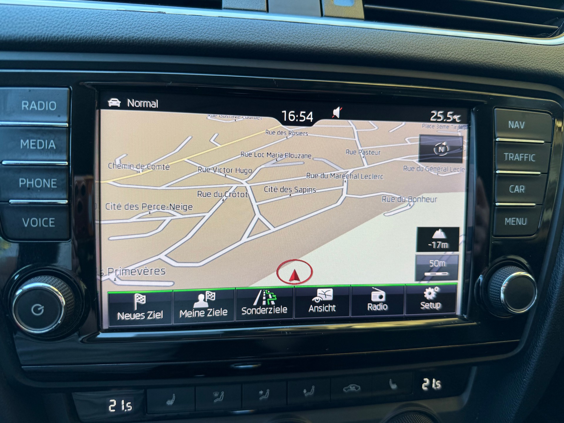 SKODA Octavia Combi 2.0 TDI Scout 4x4 DSG-image-11