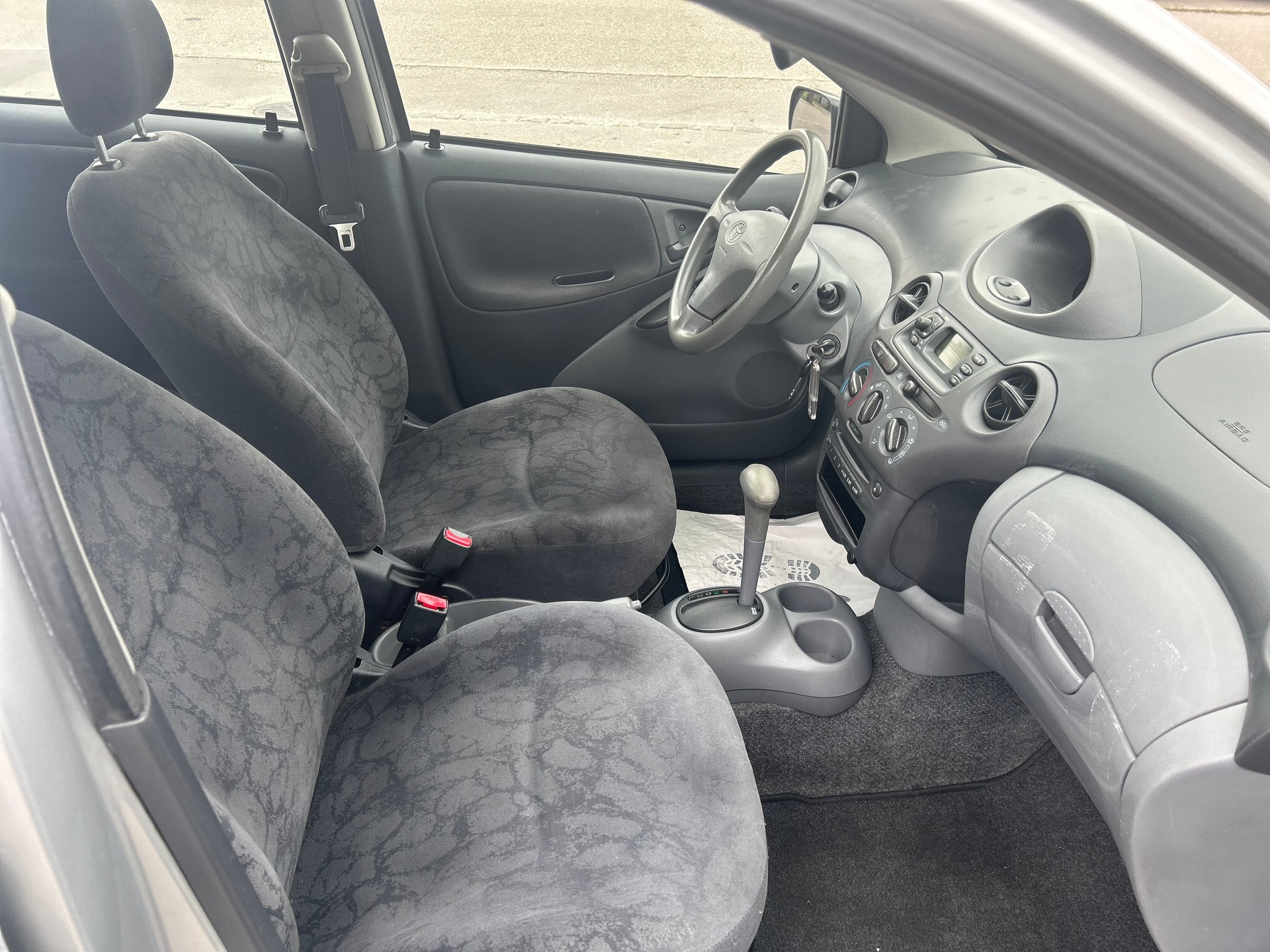 TOYOTA Yaris 1.3 Linea Sol-image-7