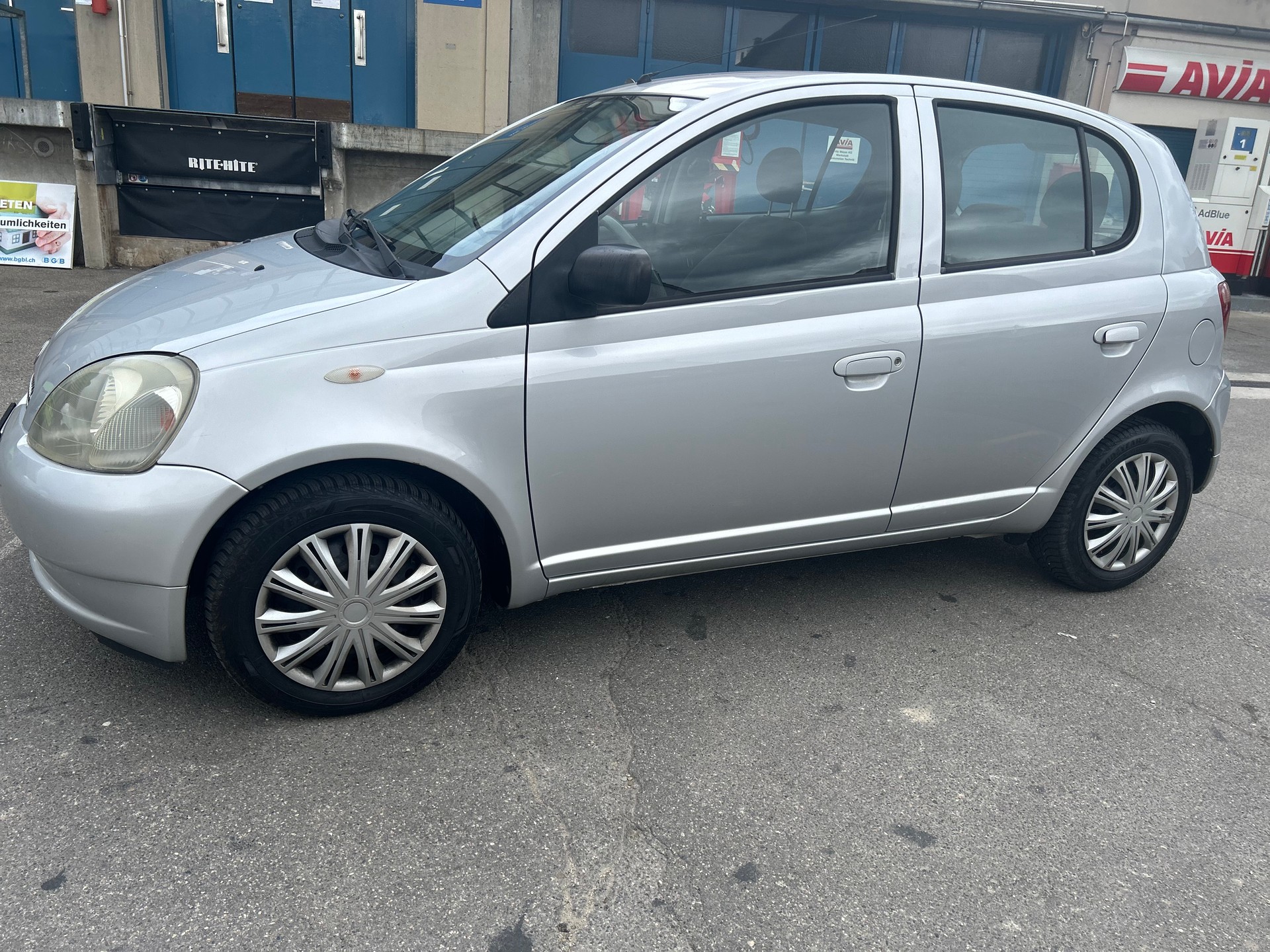 TOYOTA Yaris 1.3 Linea Sol-image-0