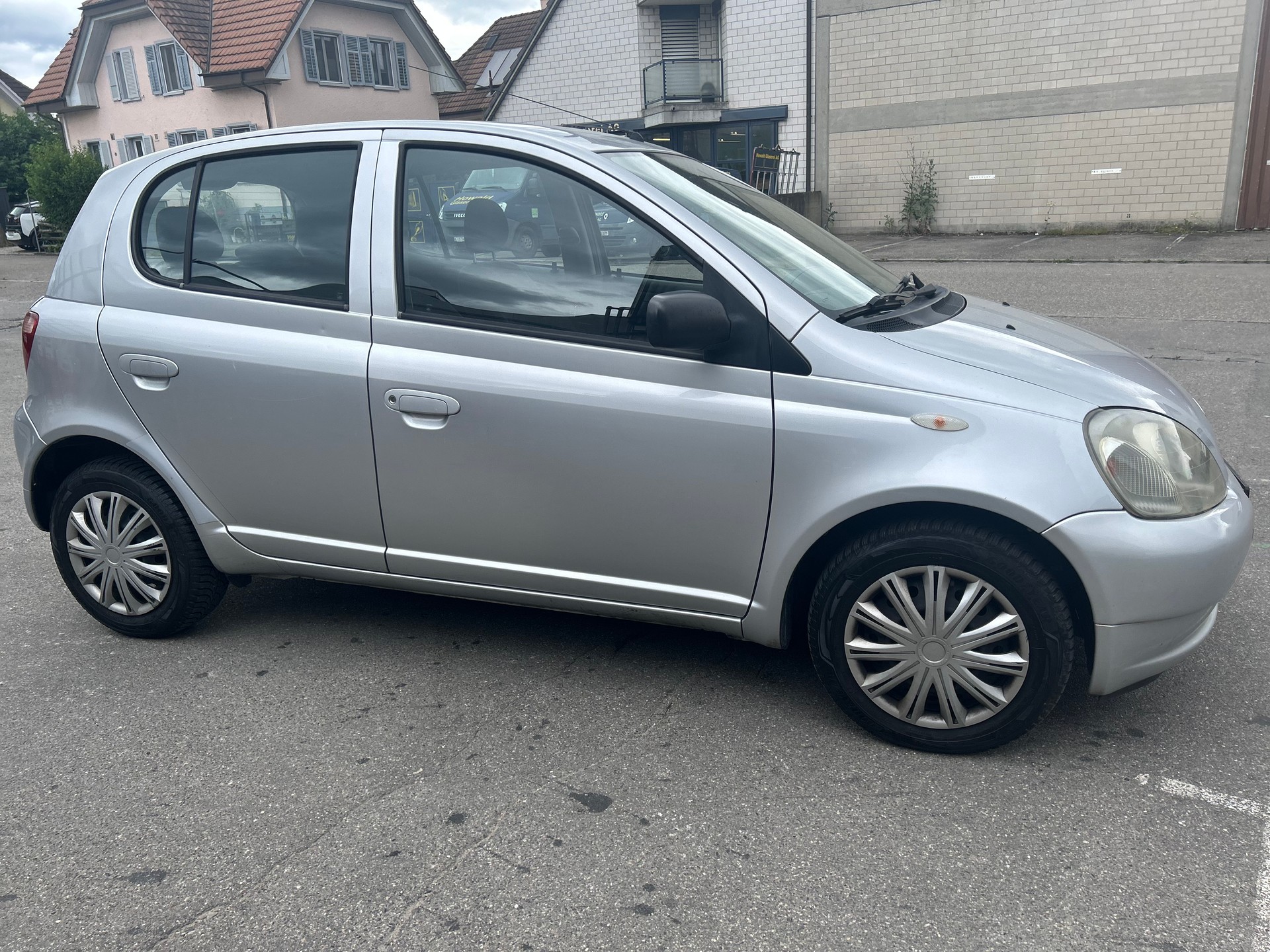 TOYOTA Yaris 1.3 Linea Sol-image-2