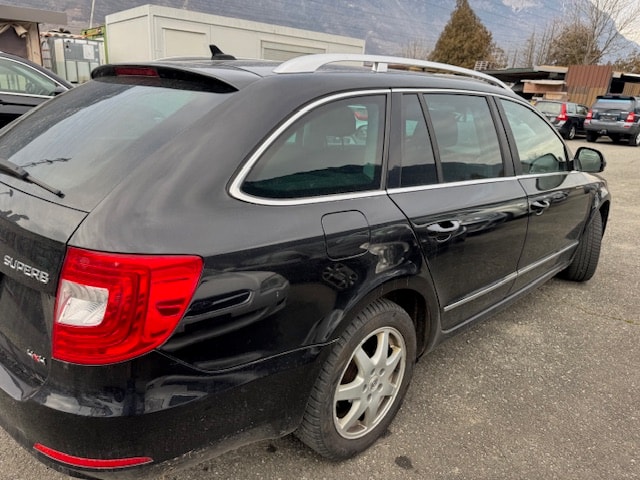 SKODA Superb Combi 1.8 TSI Elegance 4x4-image-5