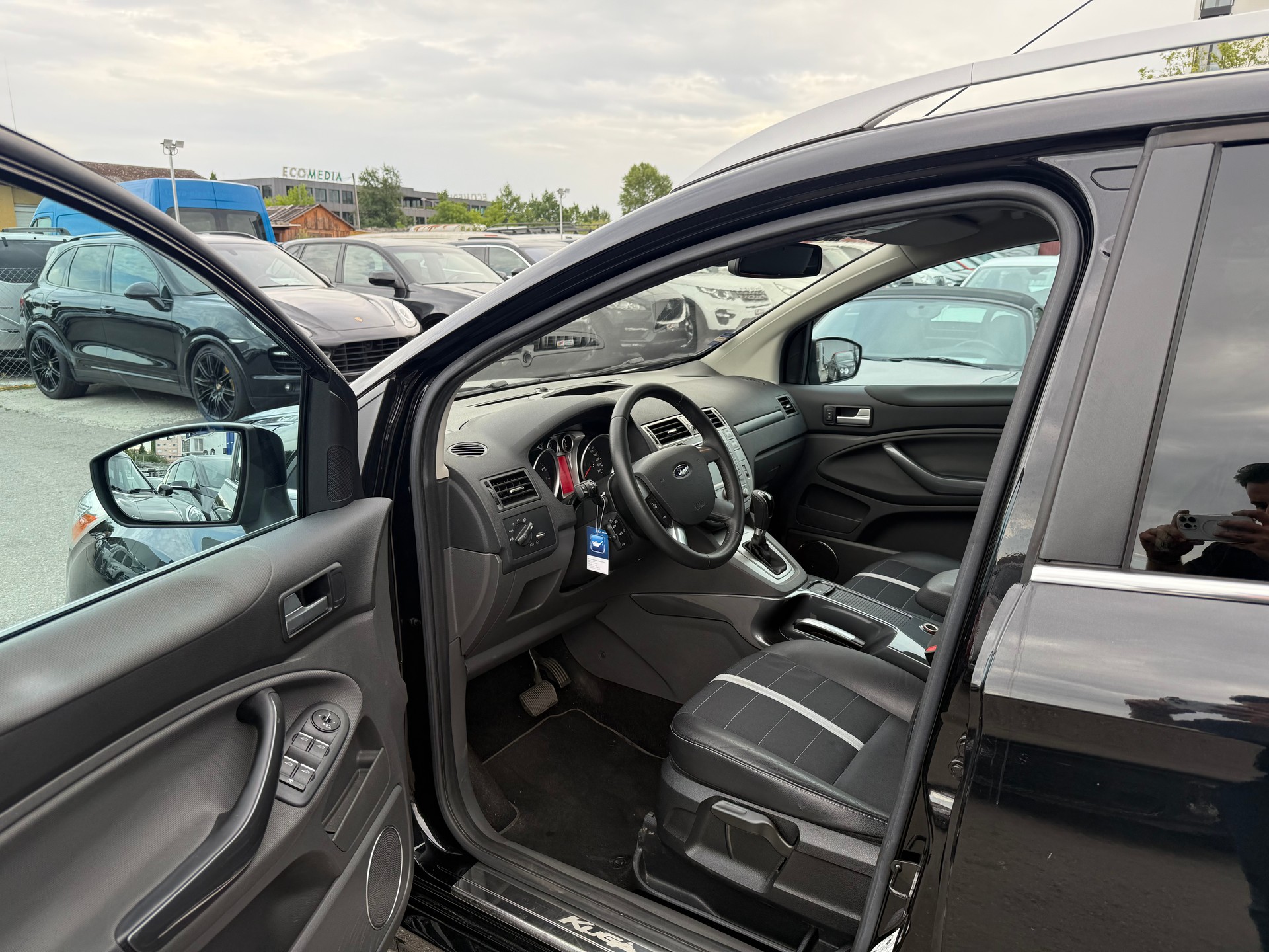 FORD Kuga 2.5 Turbo Titanium 4WD Automatic / Frisch ab MFK / Sportpaket / Navi / Rückfahrkamera / 8-fach Alu-image-10