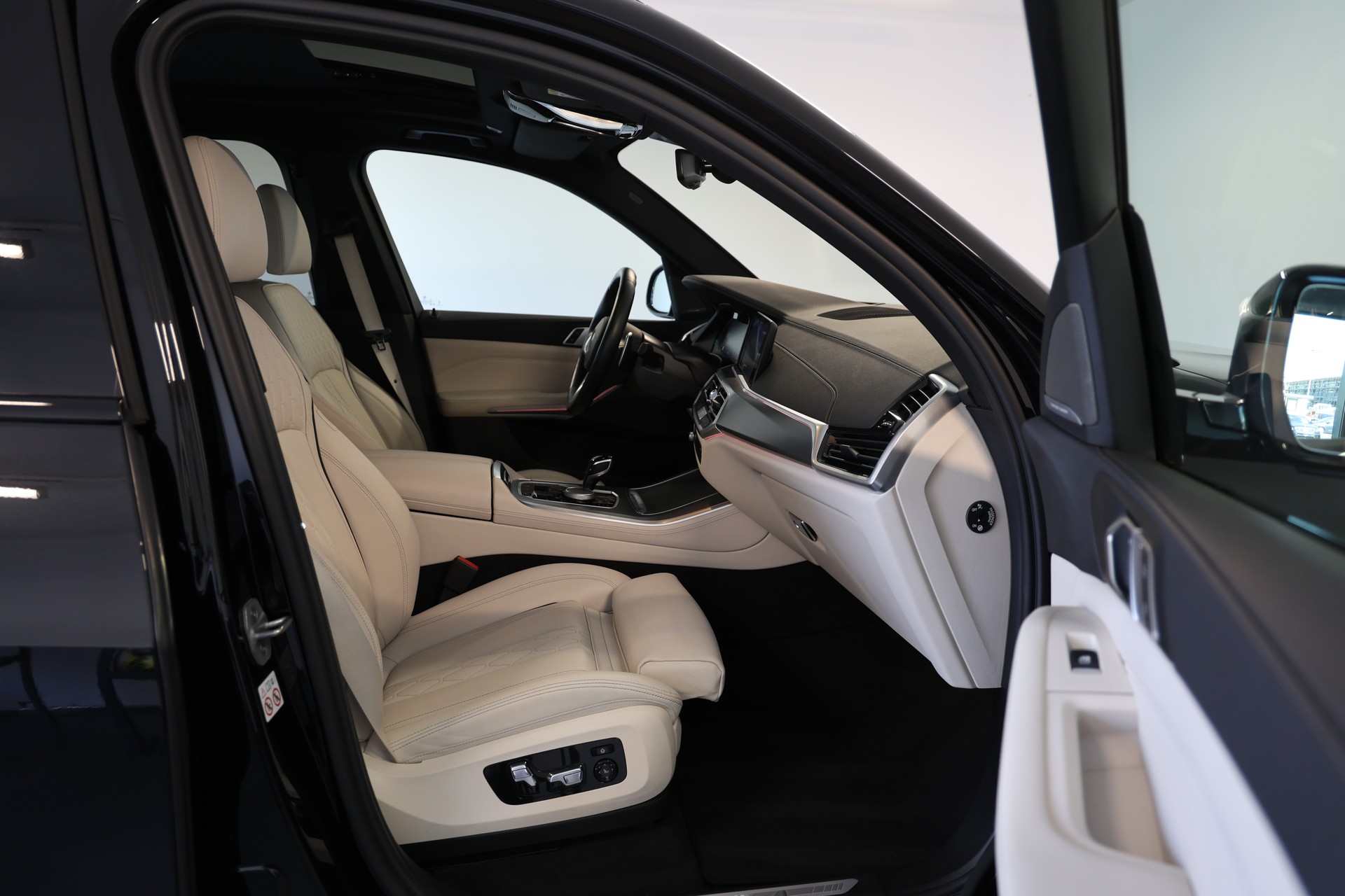 BMW X5 xDrive 48V 40d M Sport Steptronic-image-11