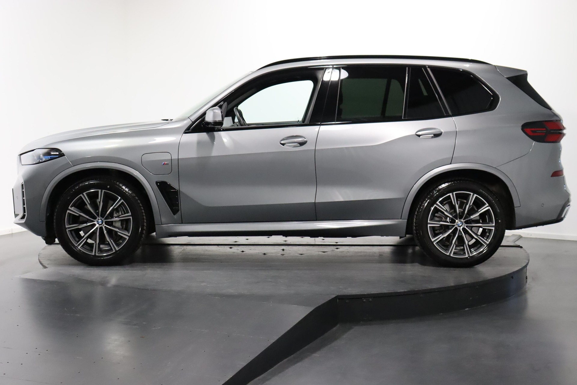 BMW X5 50e xDrive SAG-image-3
