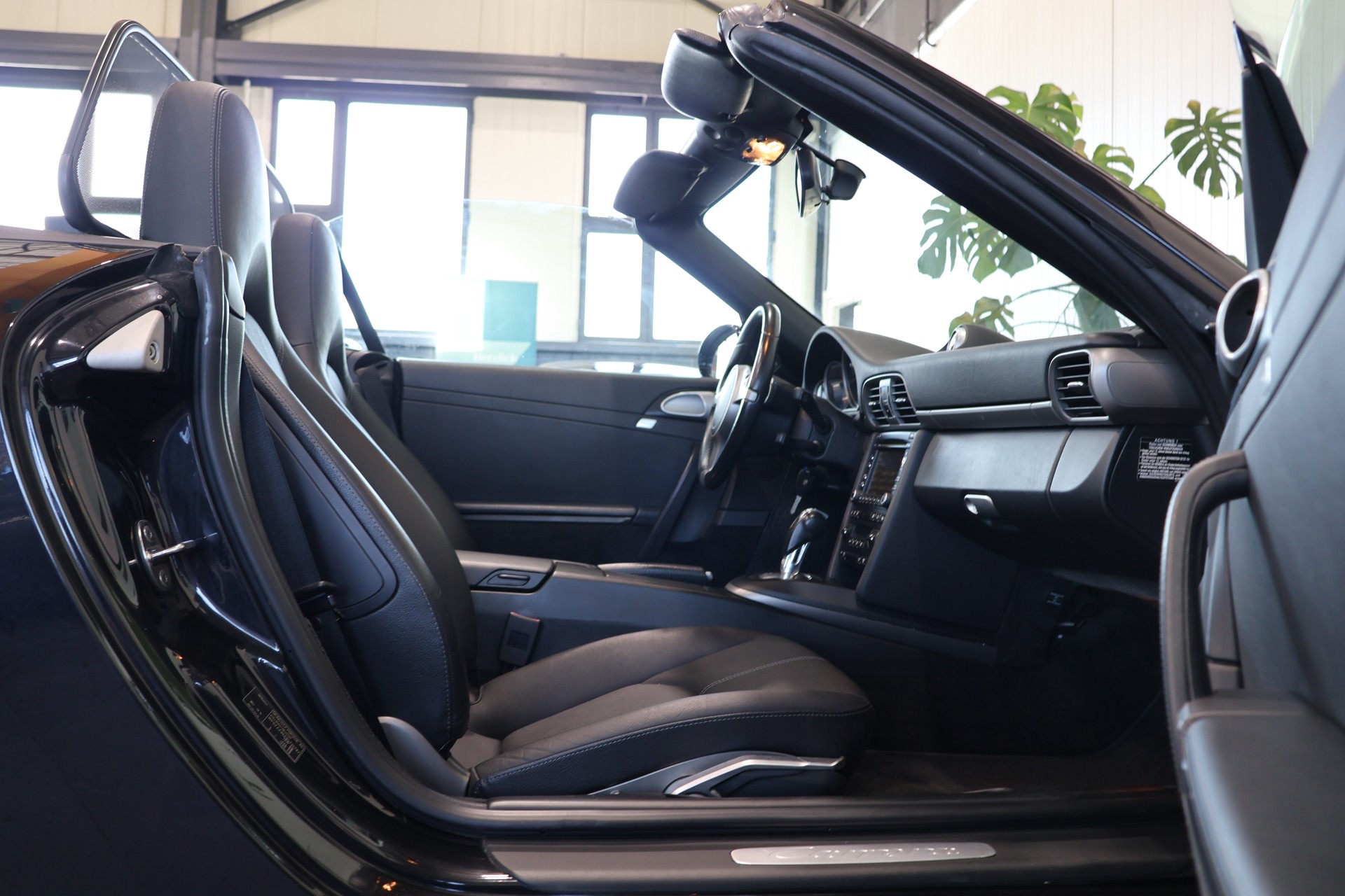 PORSCHE 911 Cabrio Carrera PDK-image-12