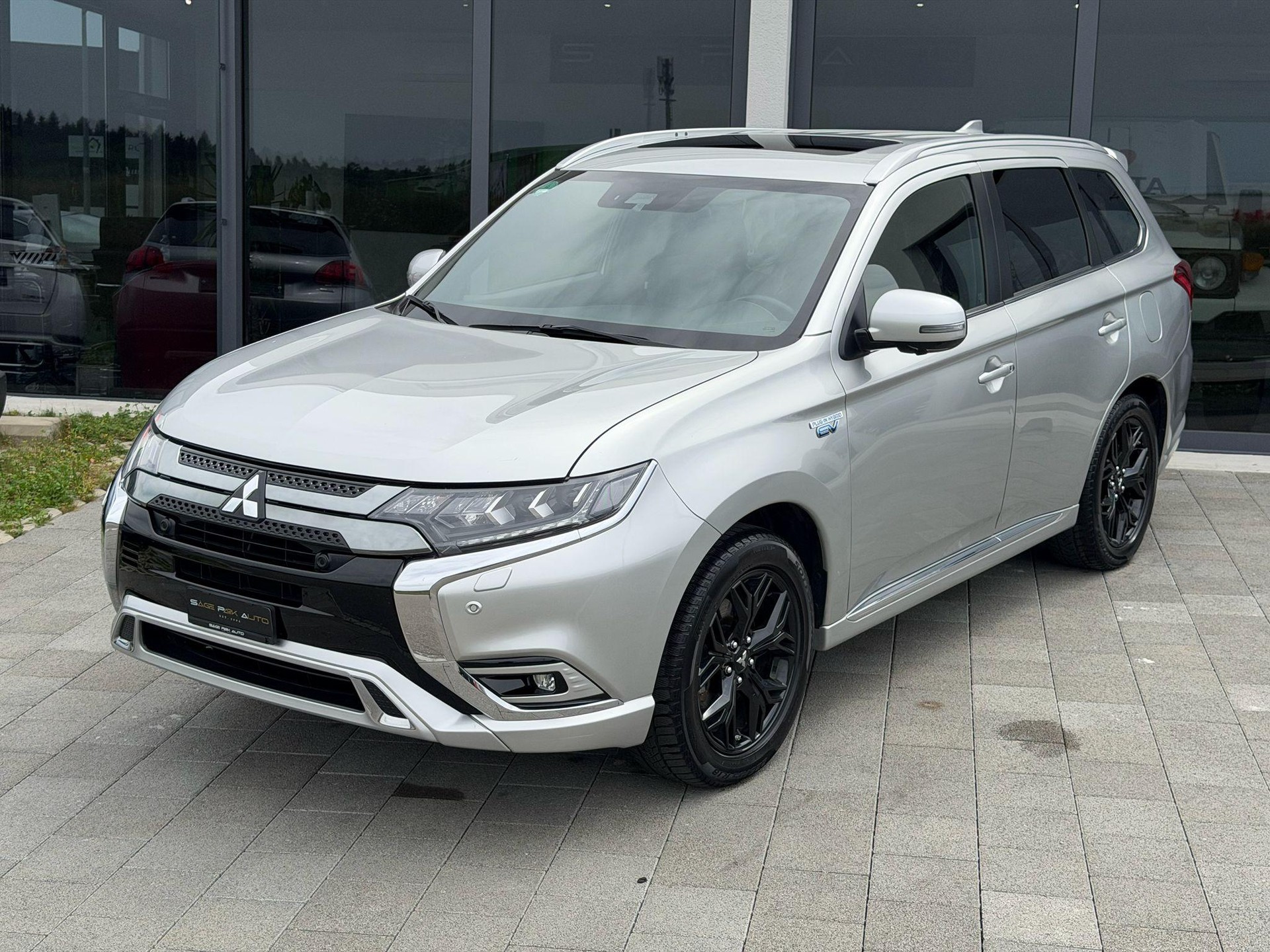 MITSUBISHI Outlander 2.4 PHEV Diamond-image-0