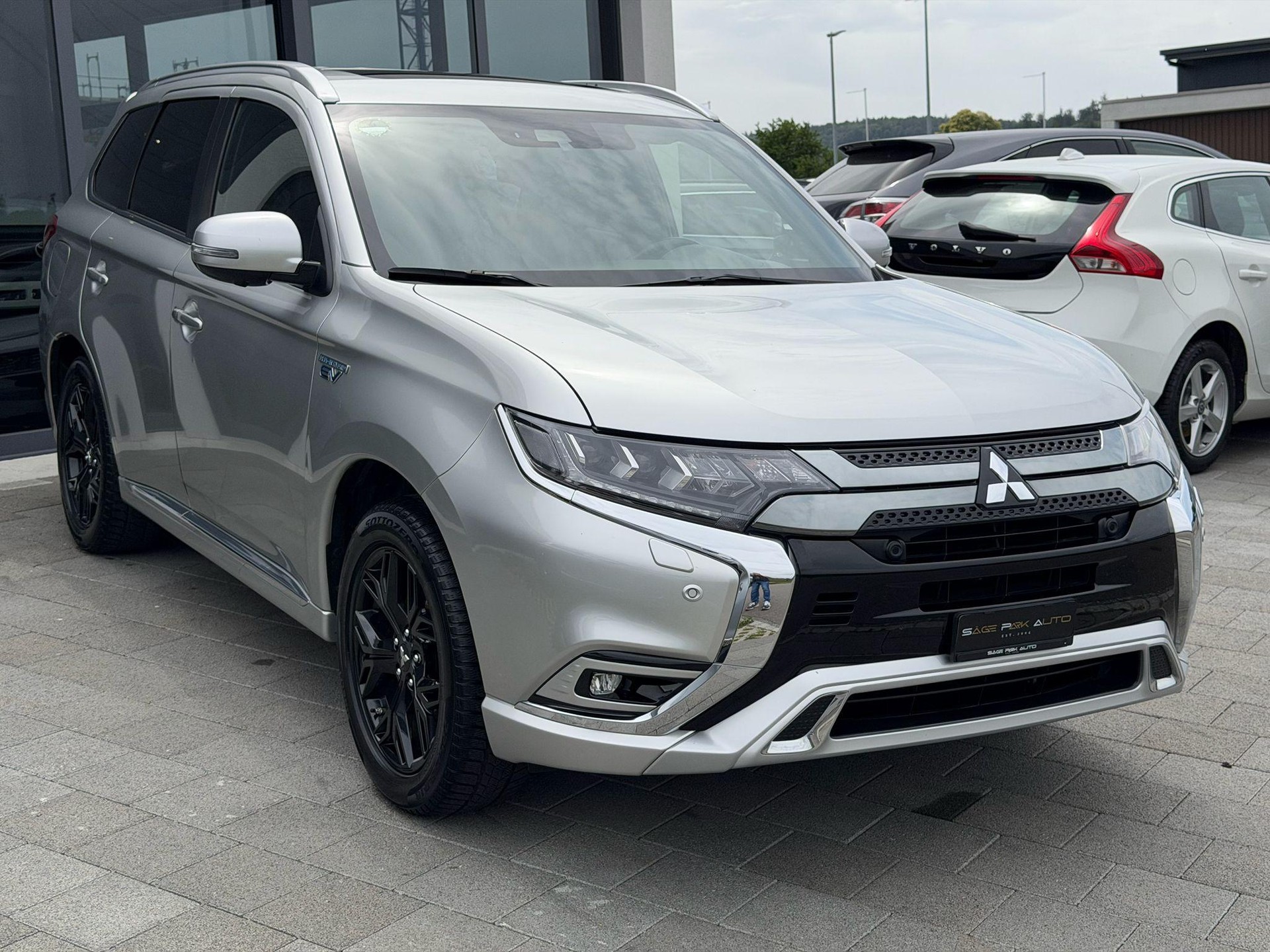 MITSUBISHI Outlander 2.4 PHEV Diamond-image-1