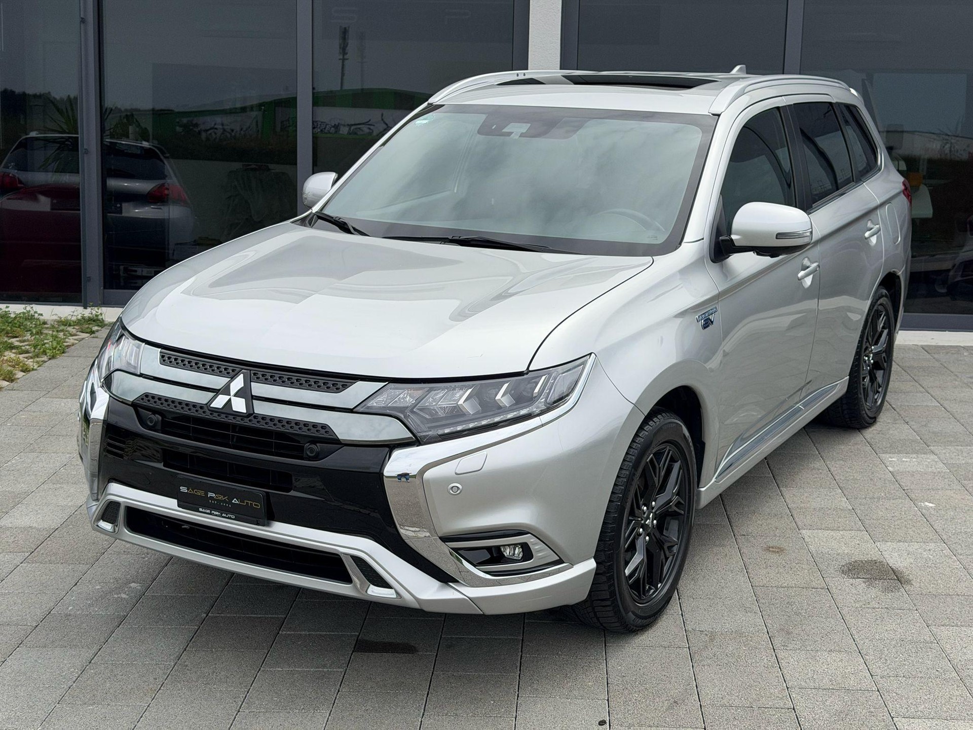 MITSUBISHI Outlander 2.4 PHEV Diamond-image-3