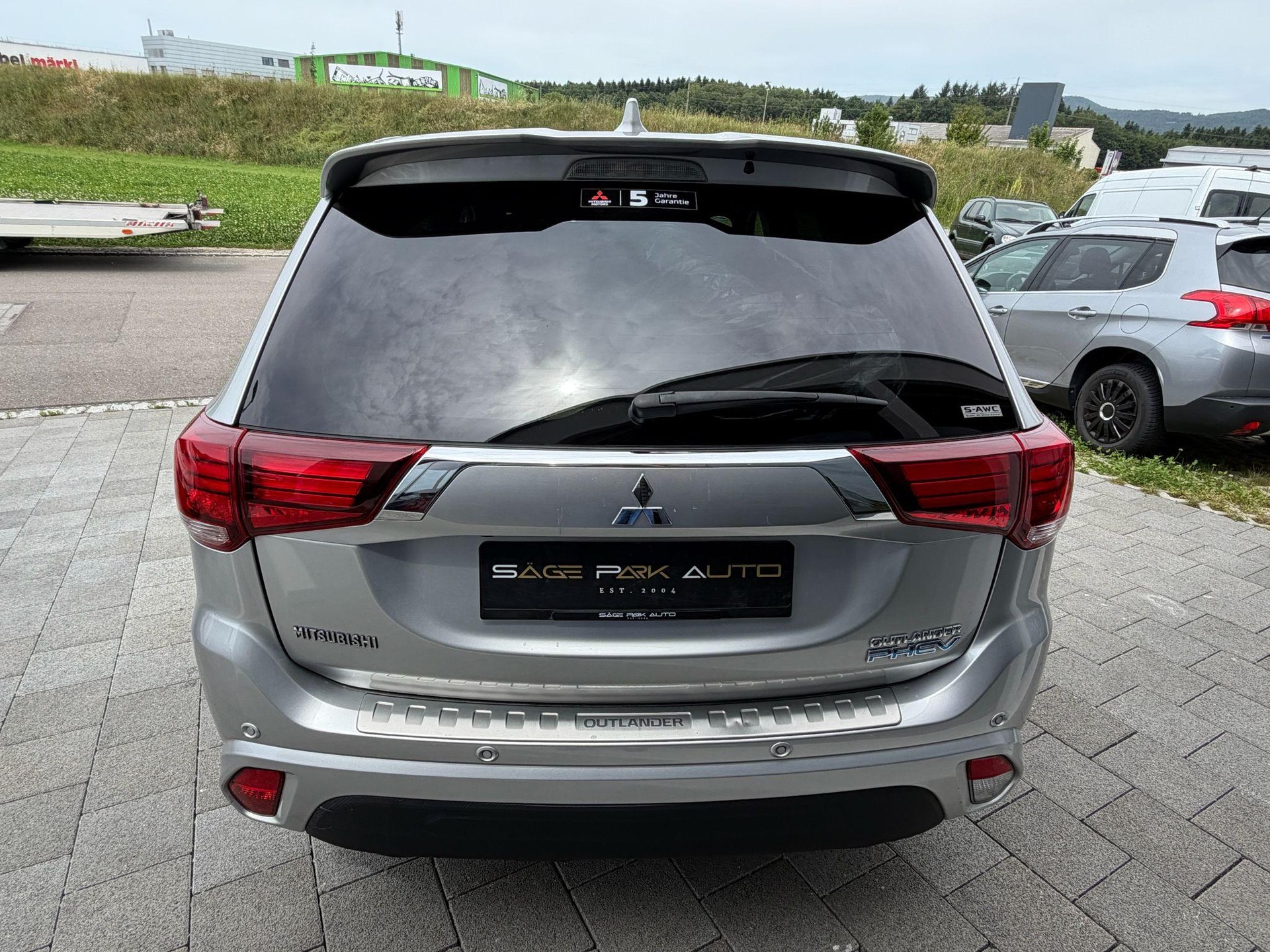 MITSUBISHI Outlander 2.4 PHEV Diamond-image-5