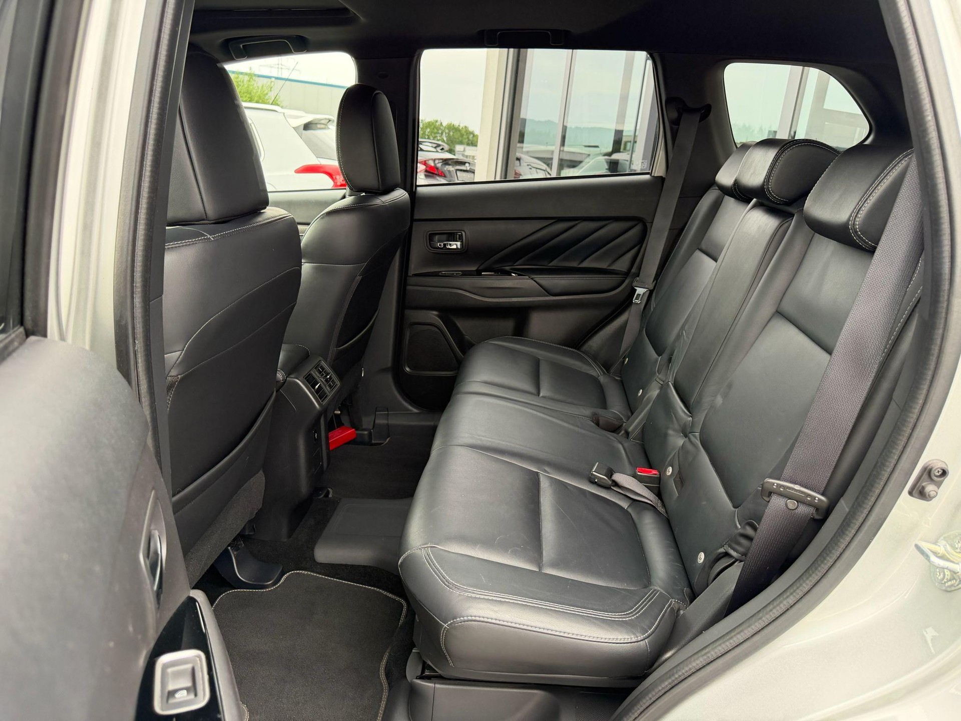 MITSUBISHI Outlander 2.4 PHEV Diamond-image-23