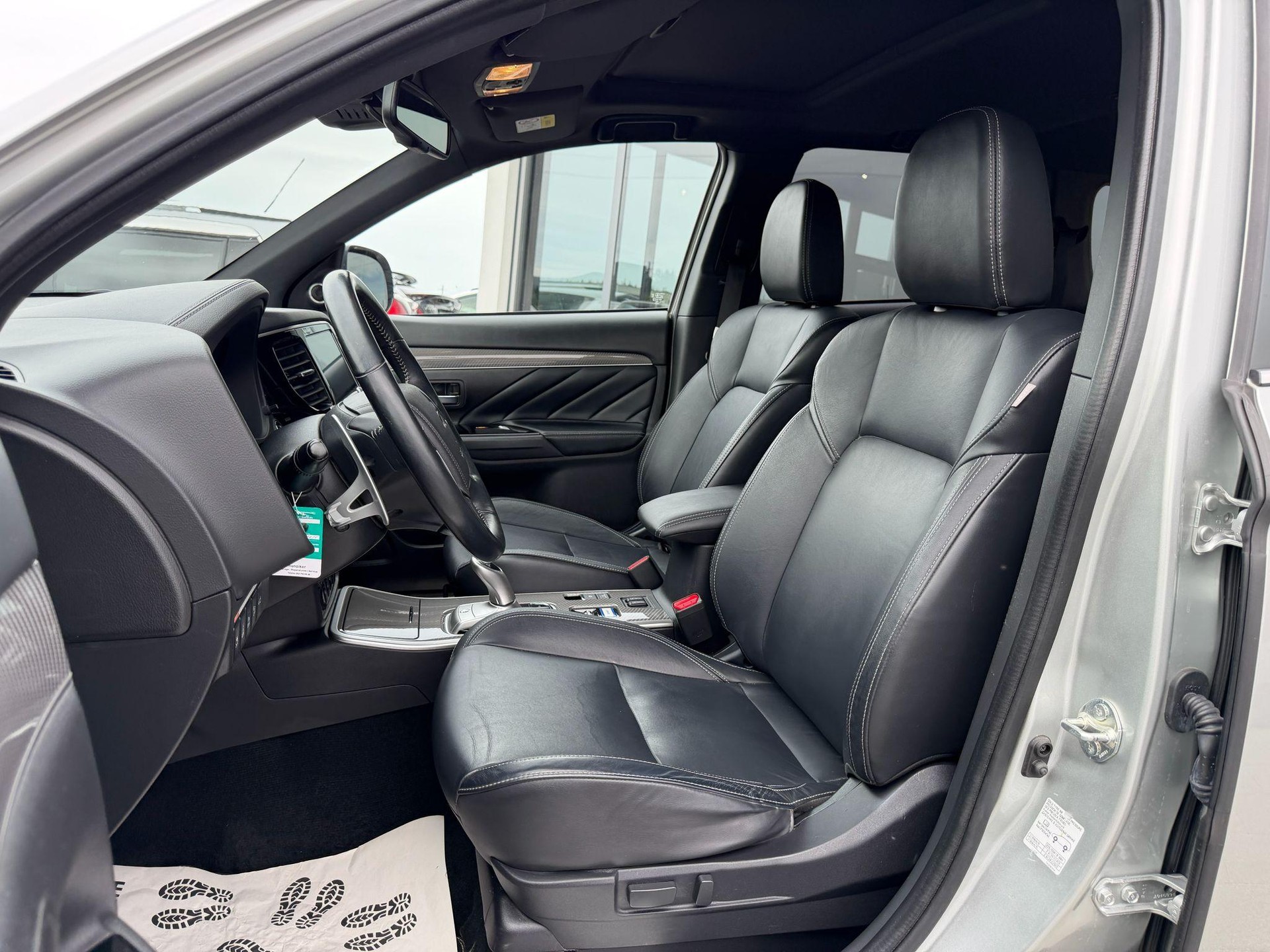 MITSUBISHI Outlander 2.4 PHEV Diamond-image-21