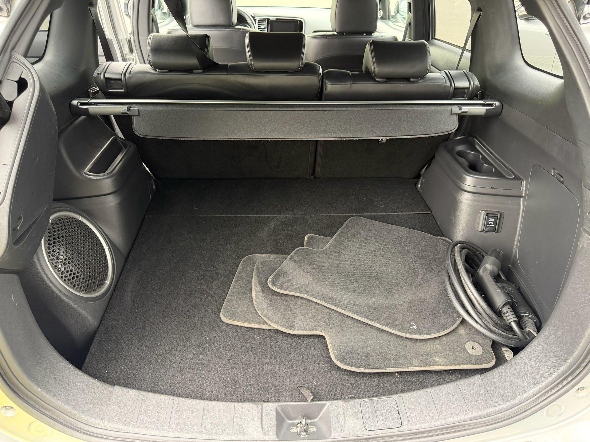 MITSUBISHI Outlander 2.4 PHEV Diamond-image-26