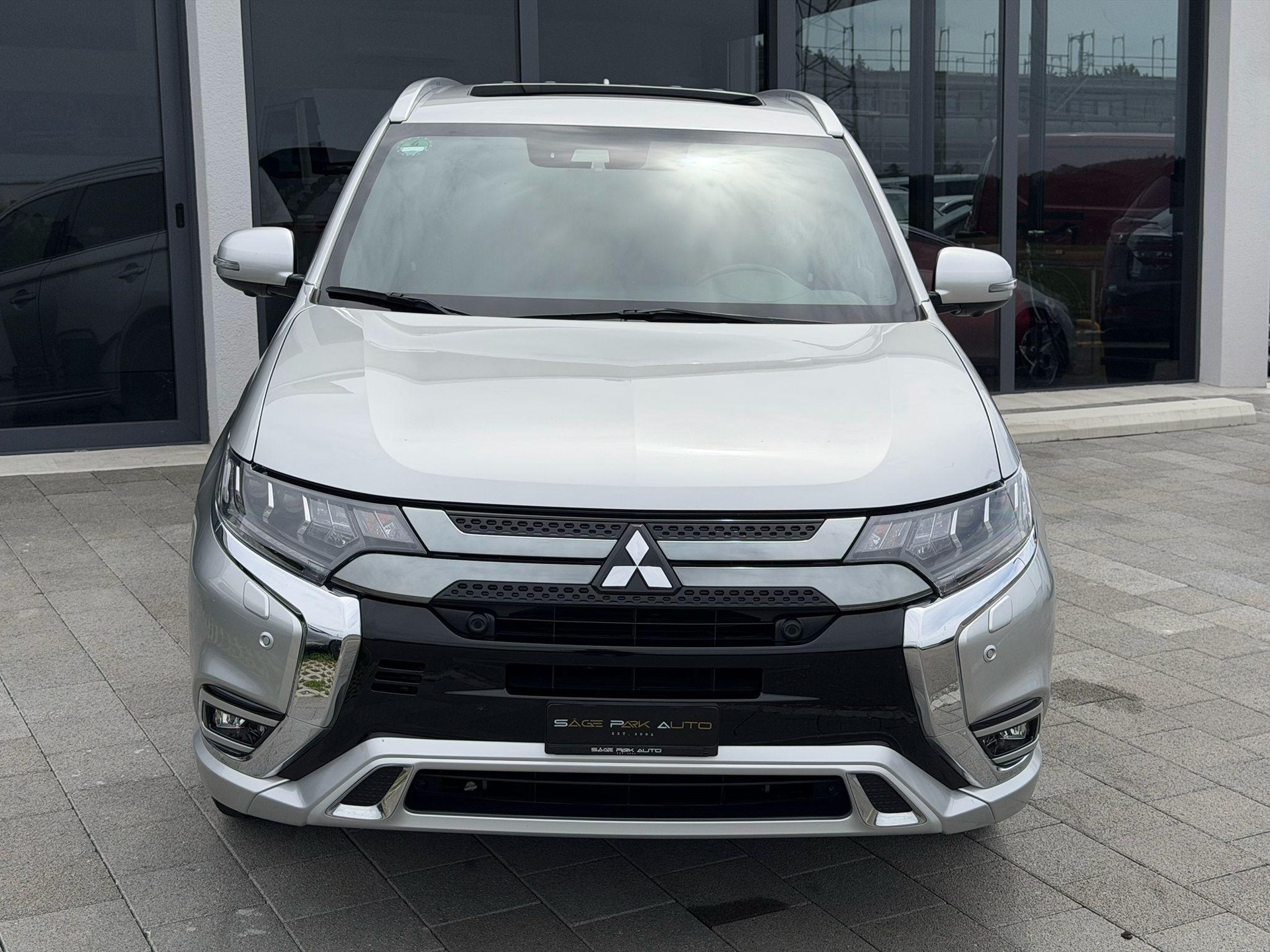 MITSUBISHI Outlander 2.4 PHEV Diamond-image-2
