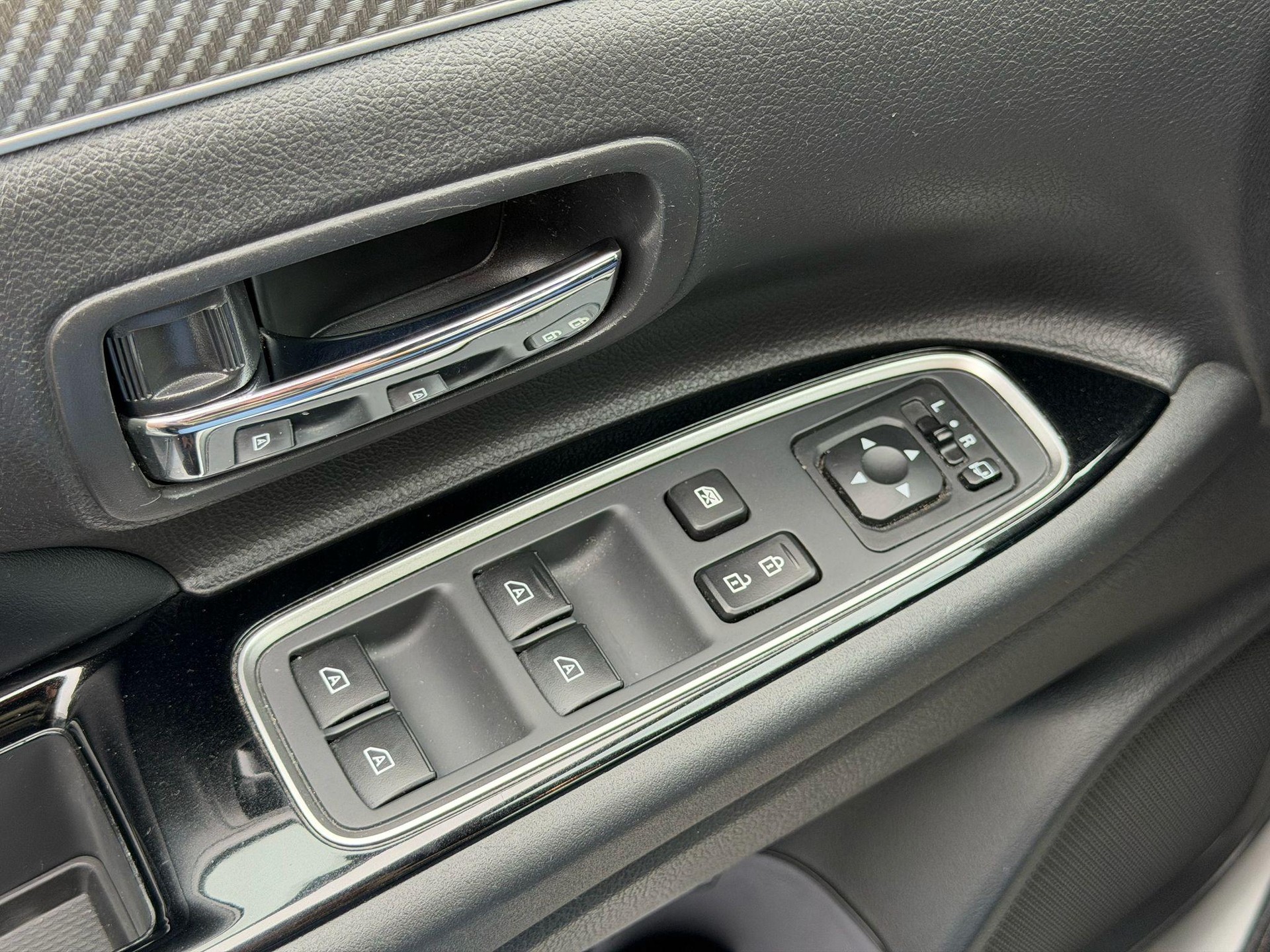 MITSUBISHI Outlander 2.4 PHEV Diamond-image-22