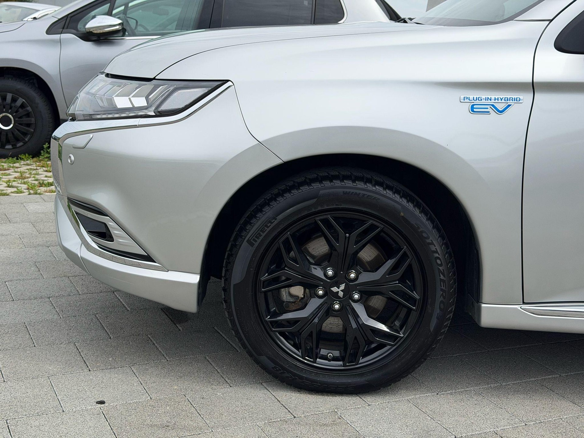 MITSUBISHI Outlander 2.4 PHEV Diamond-image-27