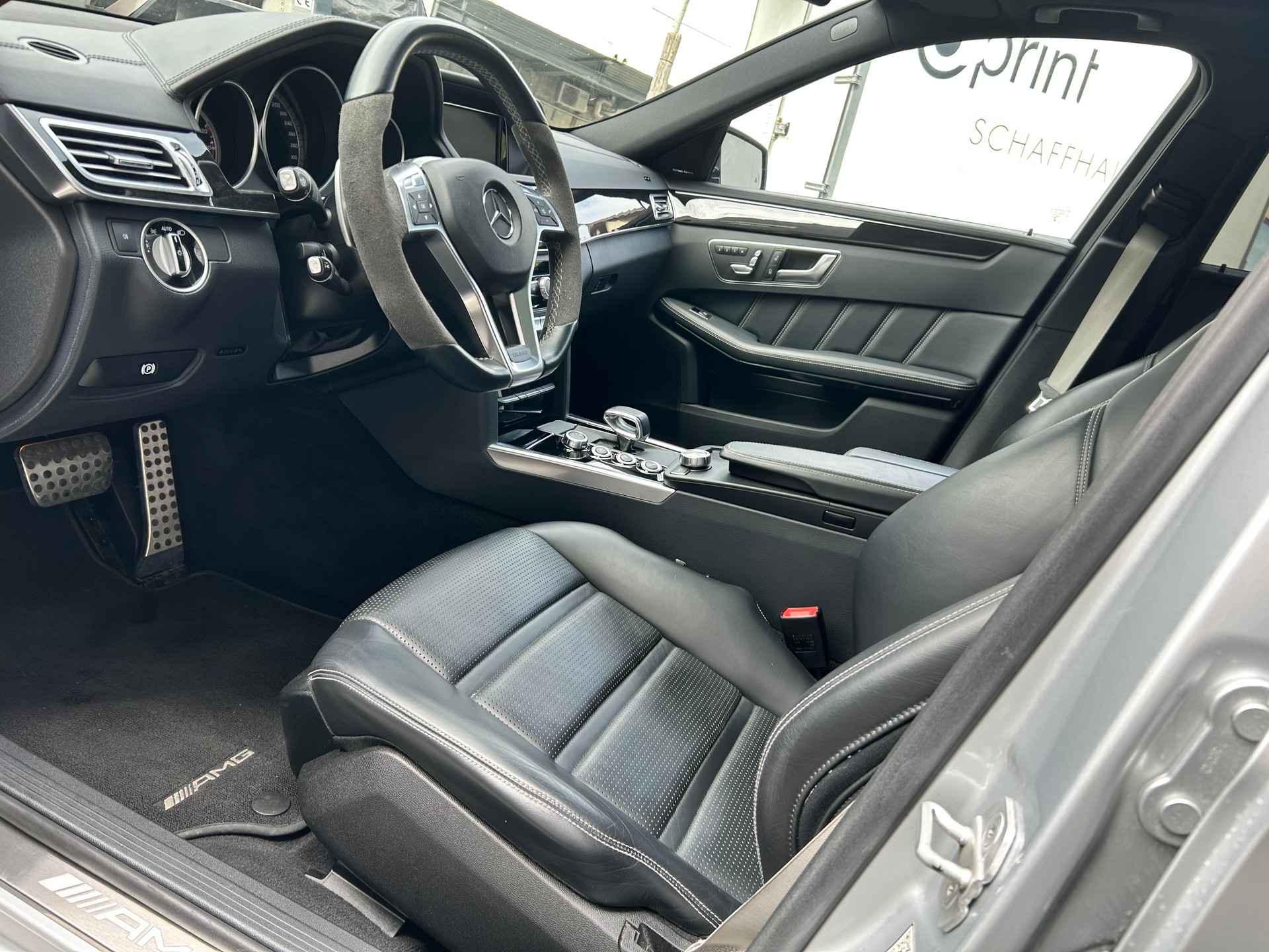MERCEDES-BENZ E 63 V8 S AMG 4matic-image-4