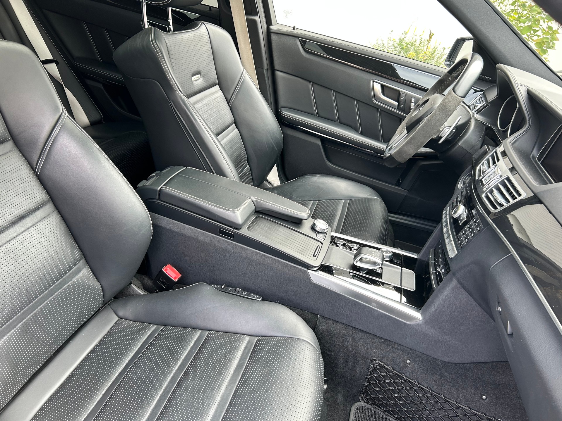 MERCEDES-BENZ E 63 V8 S AMG 4matic-image-19