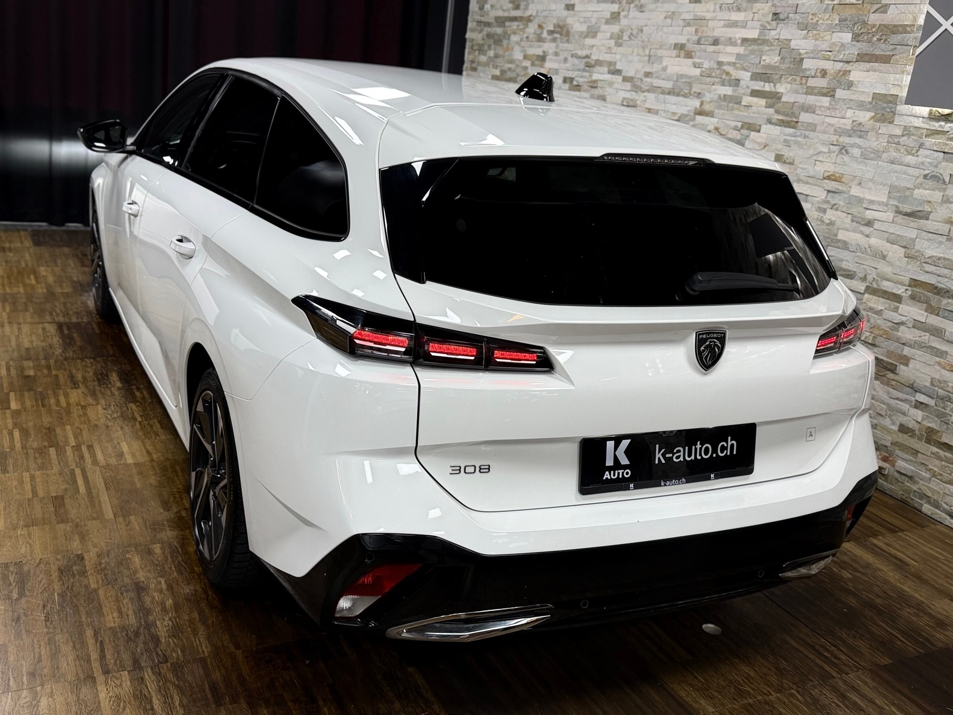 PEUGEOT 308 SW 1.5 BlueHDI Allure EAT8-showroom-element-1