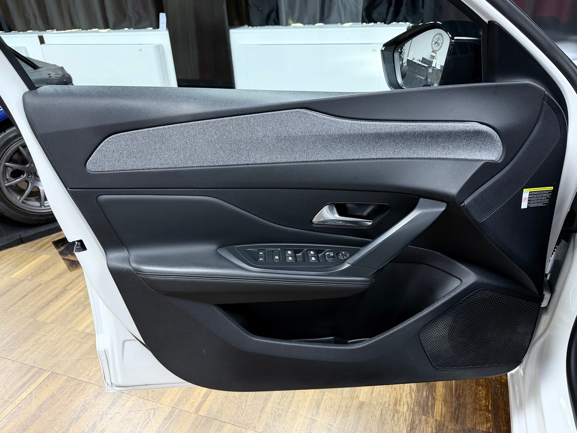 PEUGEOT 308 SW 1.5 BlueHDI Allure EAT8-image-9