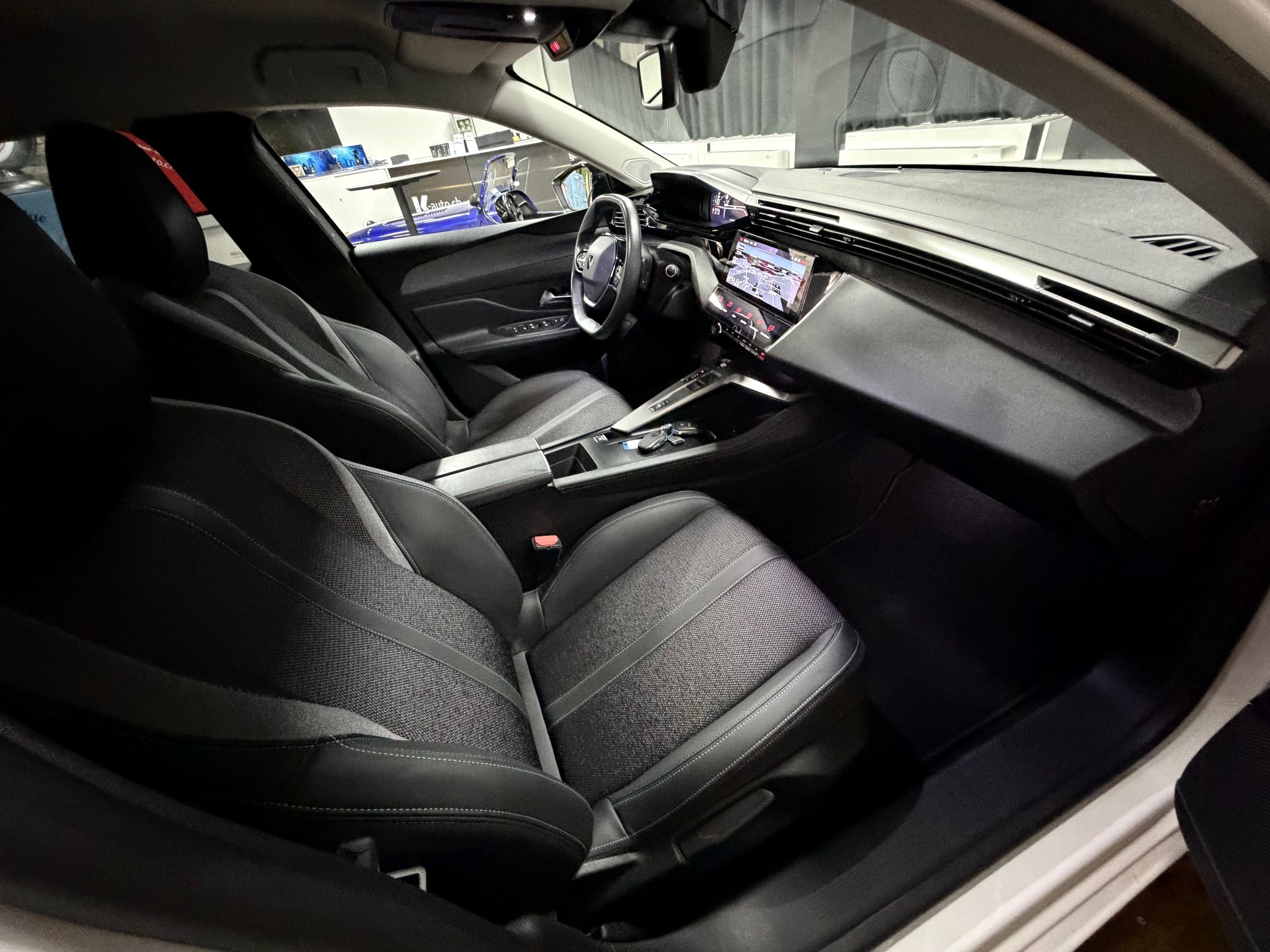 PEUGEOT 308 SW 1.5 BlueHDI Allure EAT8-image-25