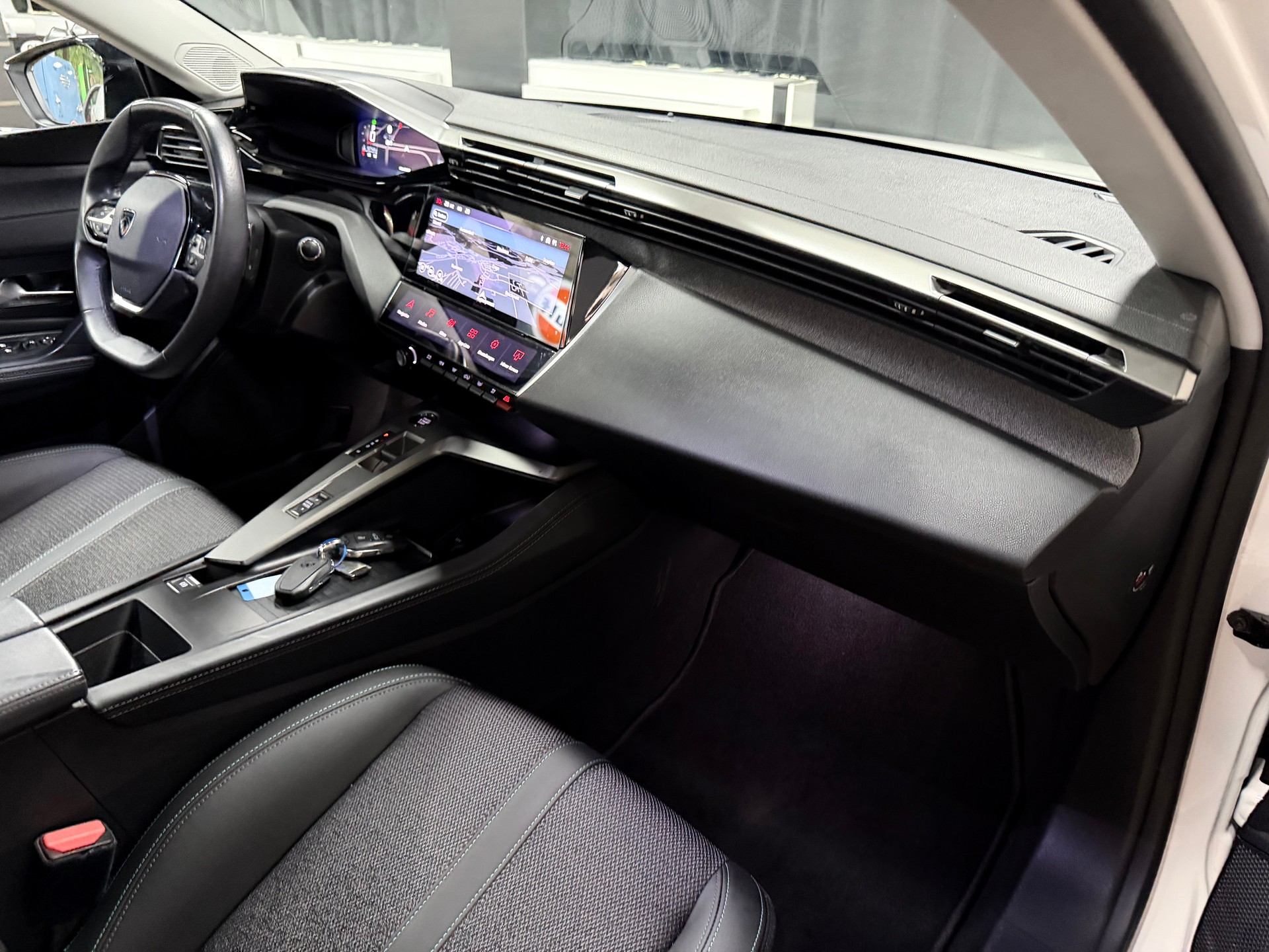 PEUGEOT 308 SW 1.5 BlueHDI Allure EAT8-image-26