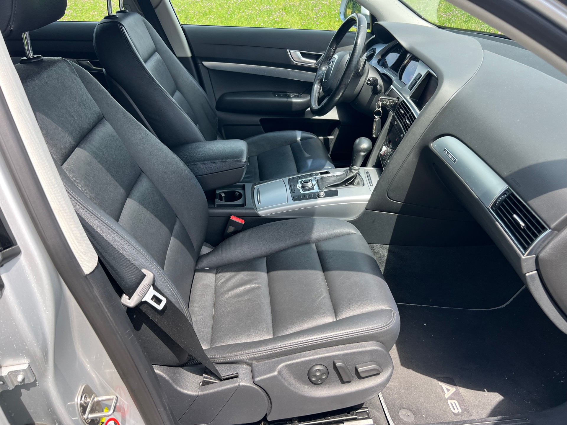AUDI A6 Avant 3.0 V6 TDI quattro tiptronic-image-4