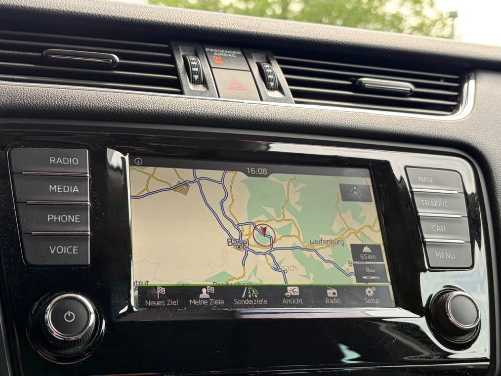 SKODA Octavia Combi 2.0 TDi Scout 4x4-image-4