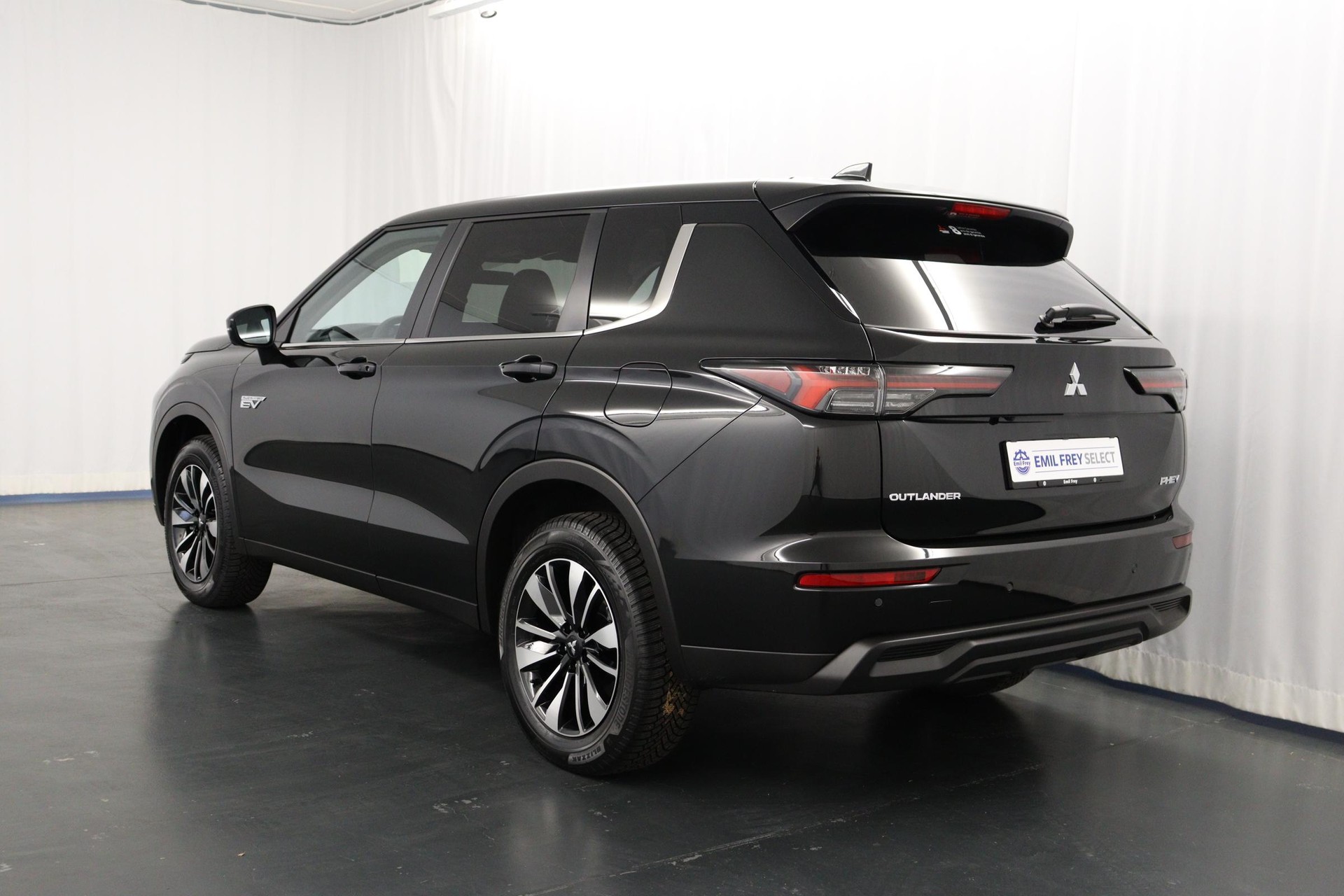 MITSUBISHI Outlander 2.4 PHEV Invite 4x4-image-6