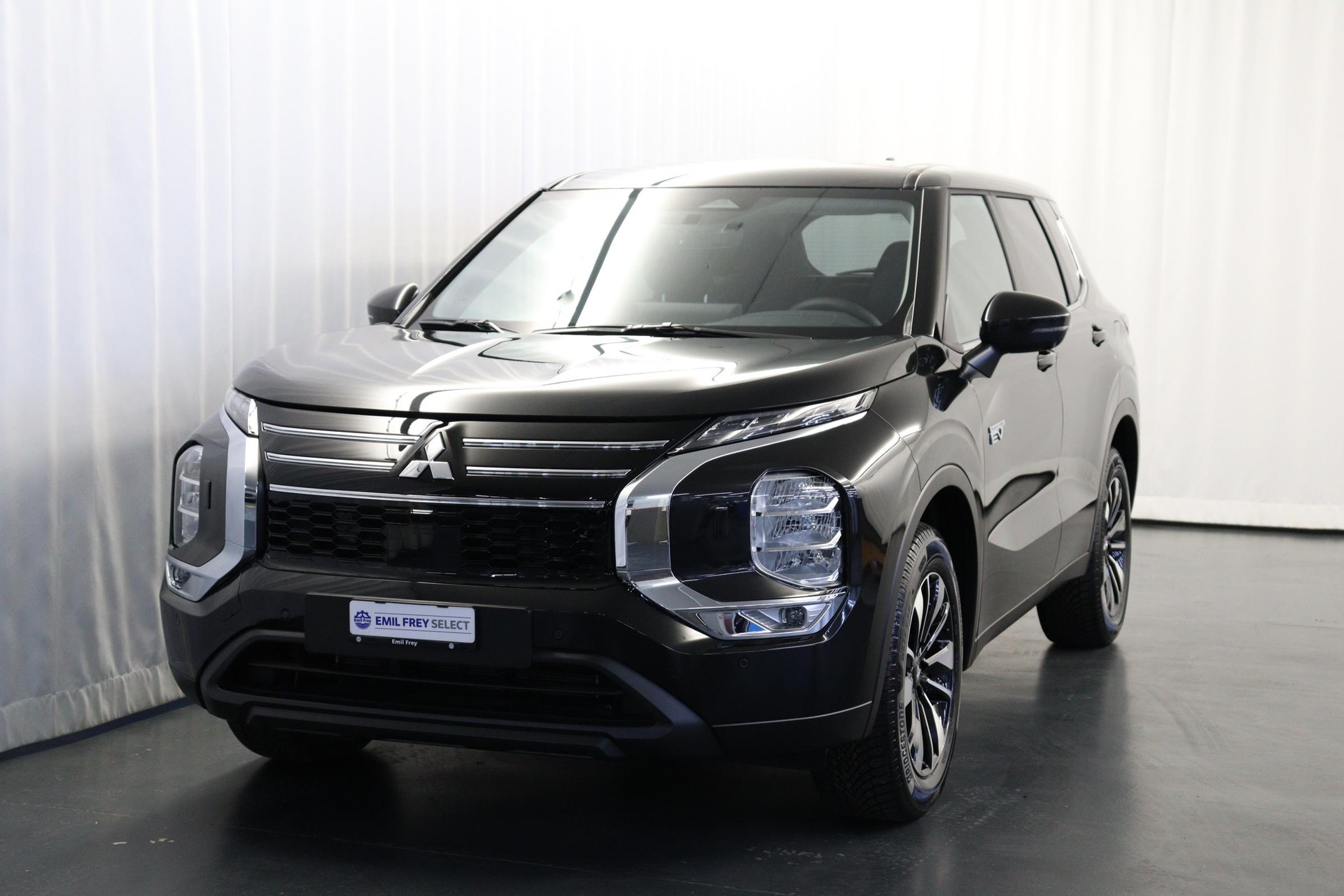MITSUBISHI Outlander 2.4 PHEV Invite 4x4-image-0