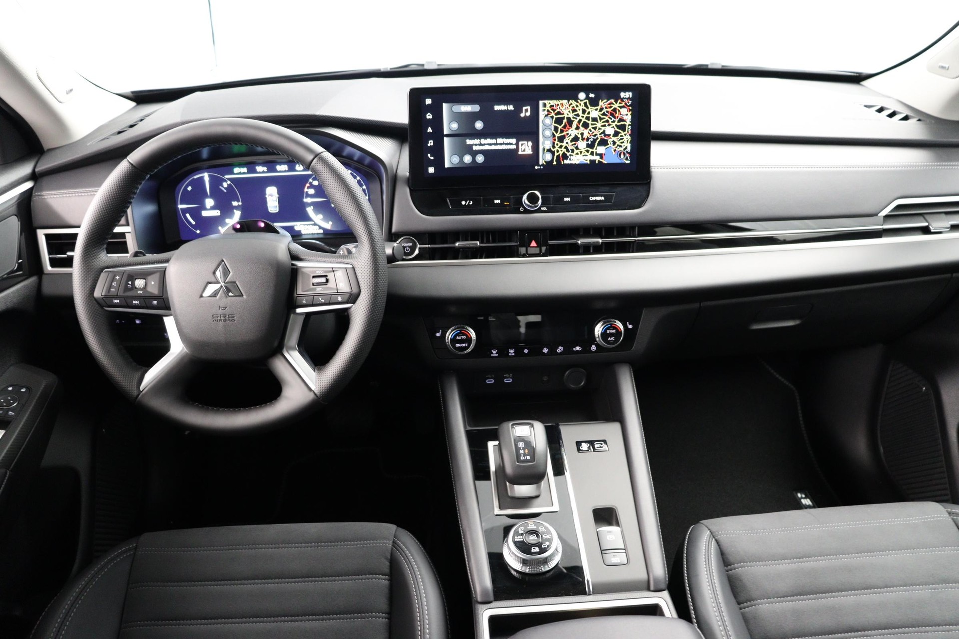 MITSUBISHI Outlander 2.4 PHEV Invite 4x4-image-9