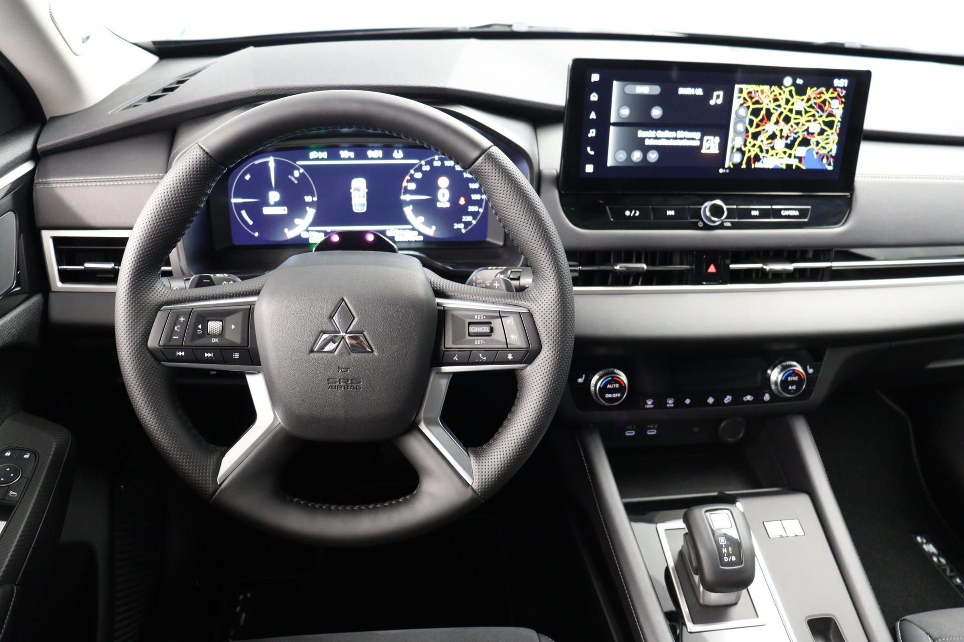 MITSUBISHI Outlander 2.4 PHEV Invite 4x4-image-4