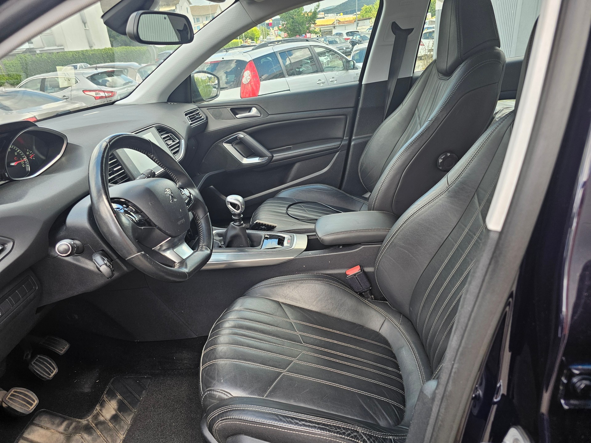 PEUGEOT 308 1.2 THP GT Line-image-7