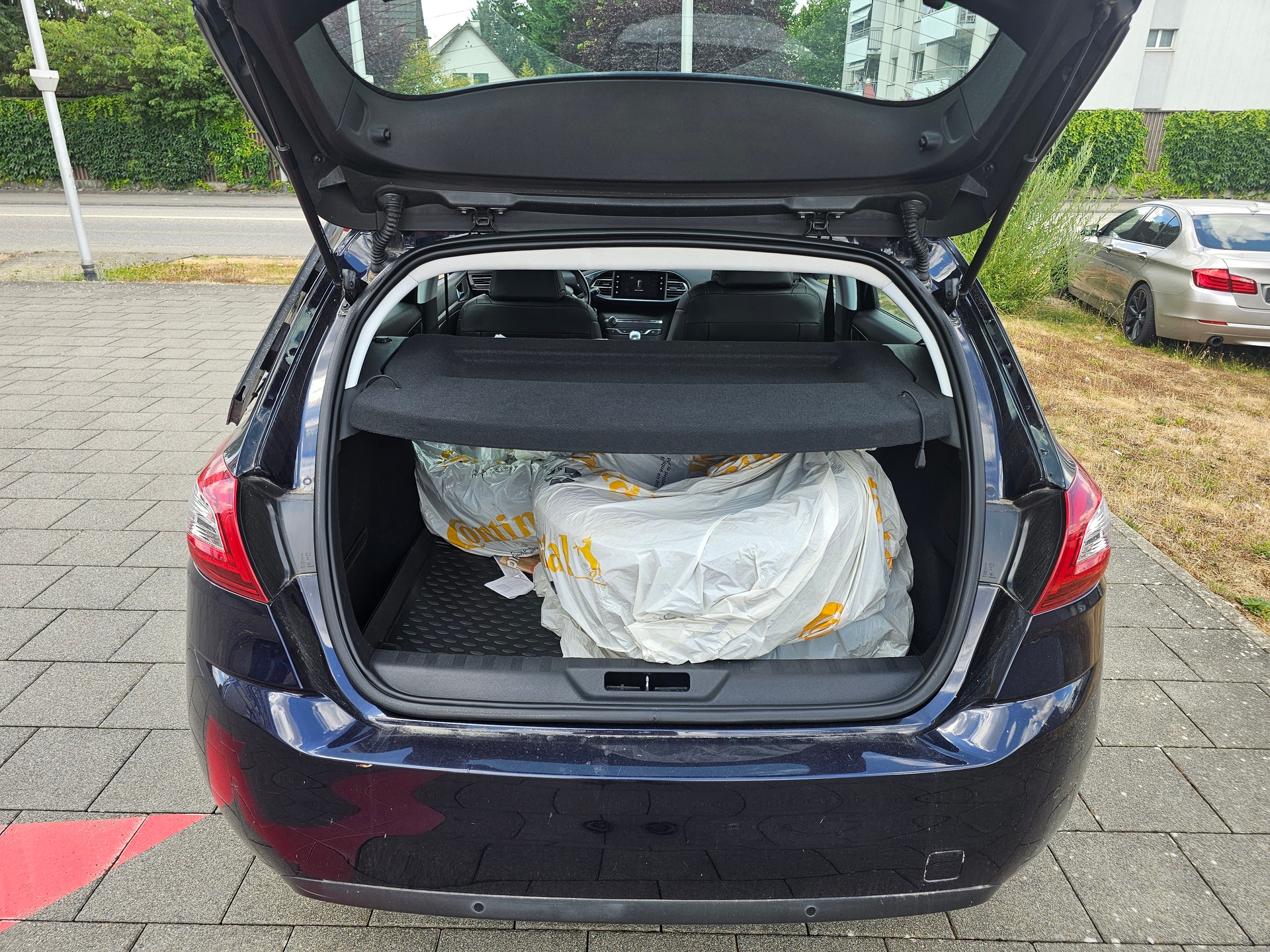 PEUGEOT 308 1.2 THP GT Line-image-6