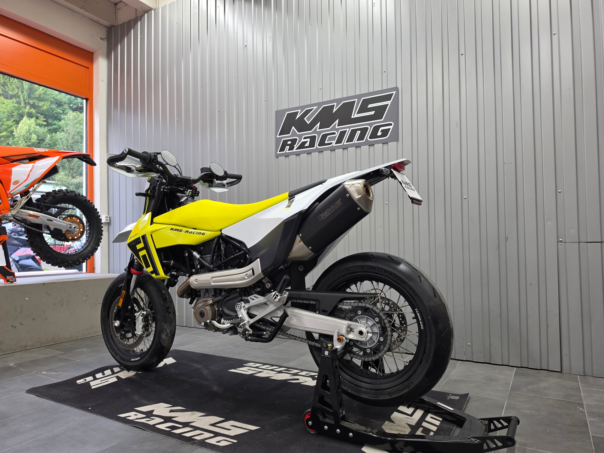 HUSQVARNA 701 Supermoto-image-8
