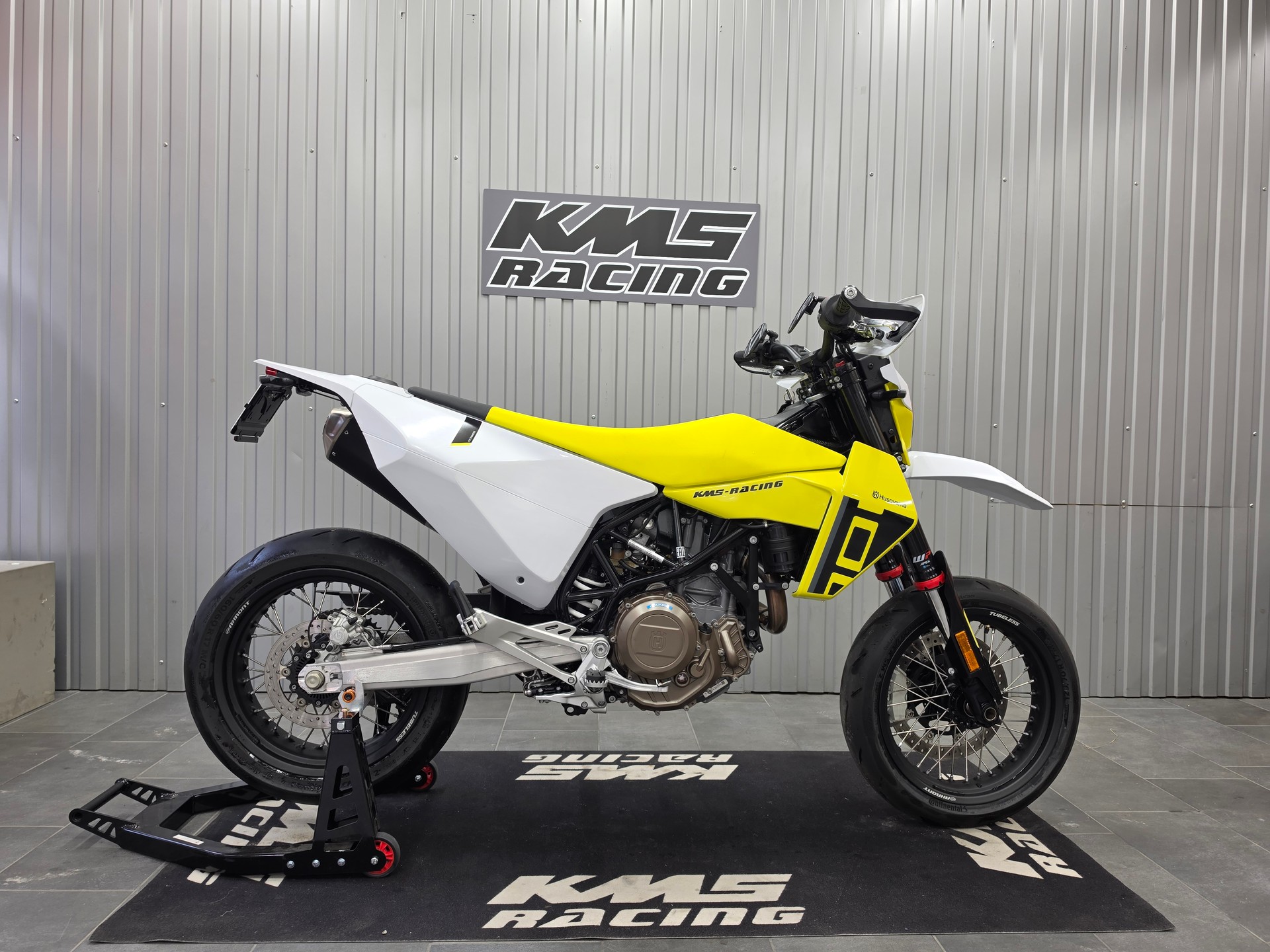 HUSQVARNA 701 Supermoto