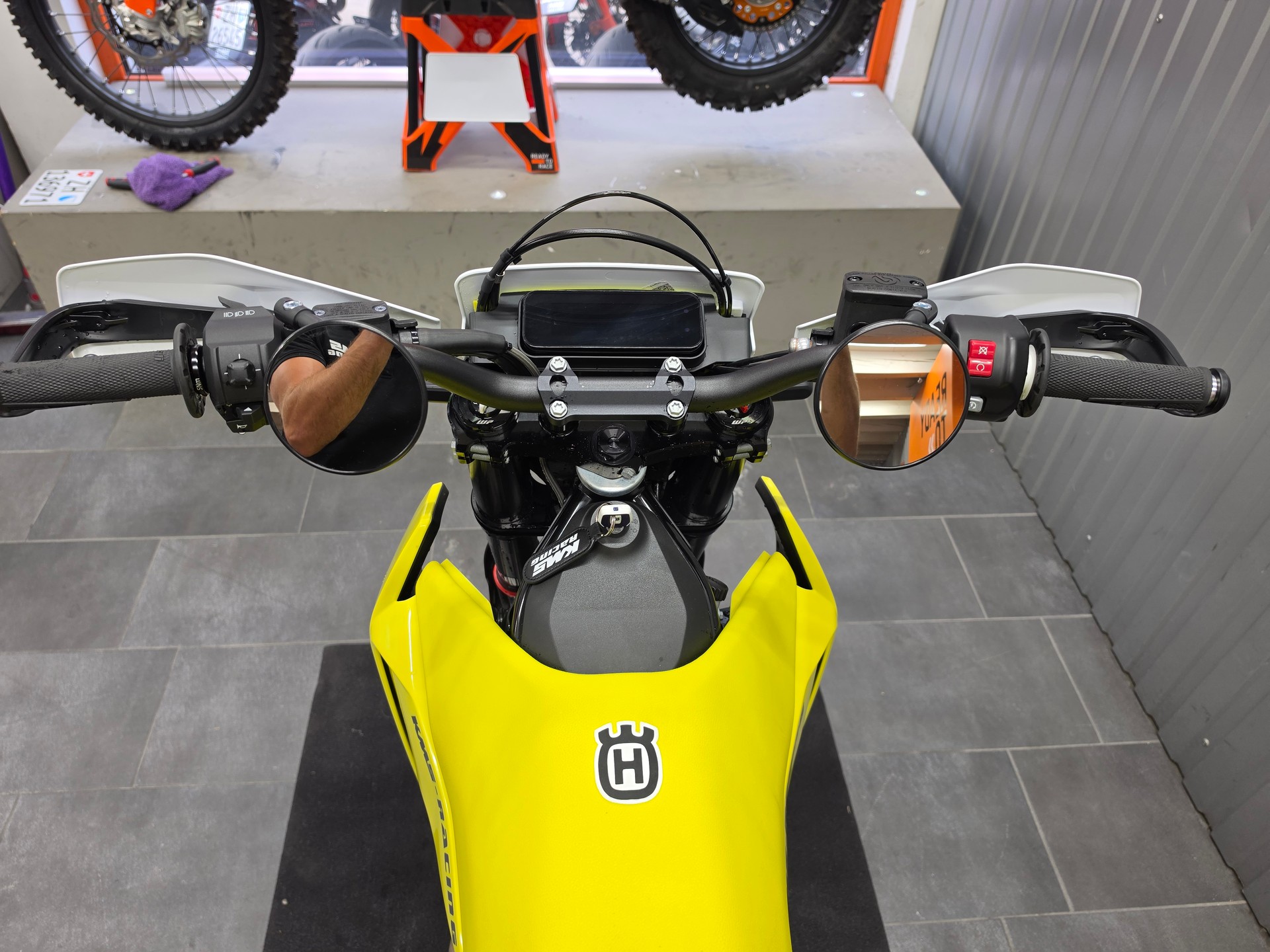 HUSQVARNA 701 Supermoto-image-10