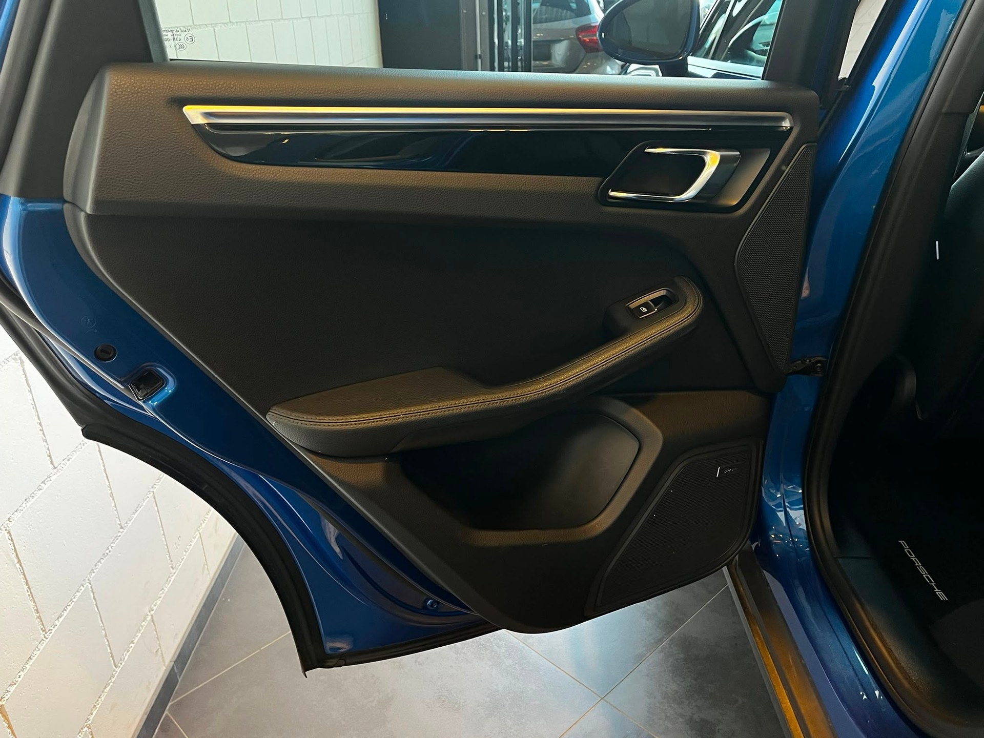PORSCHE Macan PDK-image-22