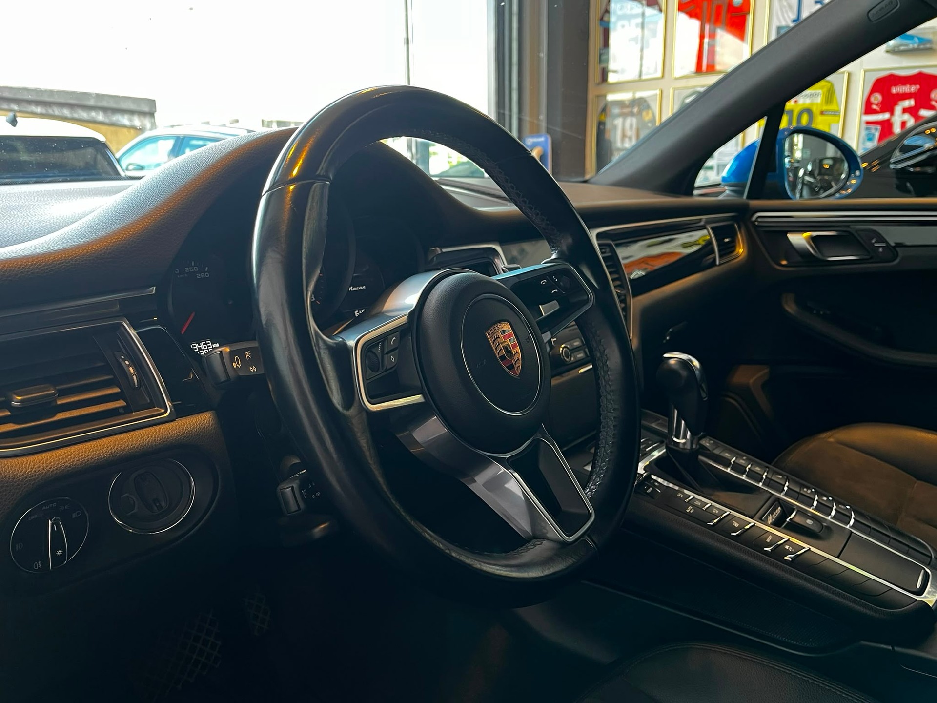 PORSCHE Macan PDK-image-12