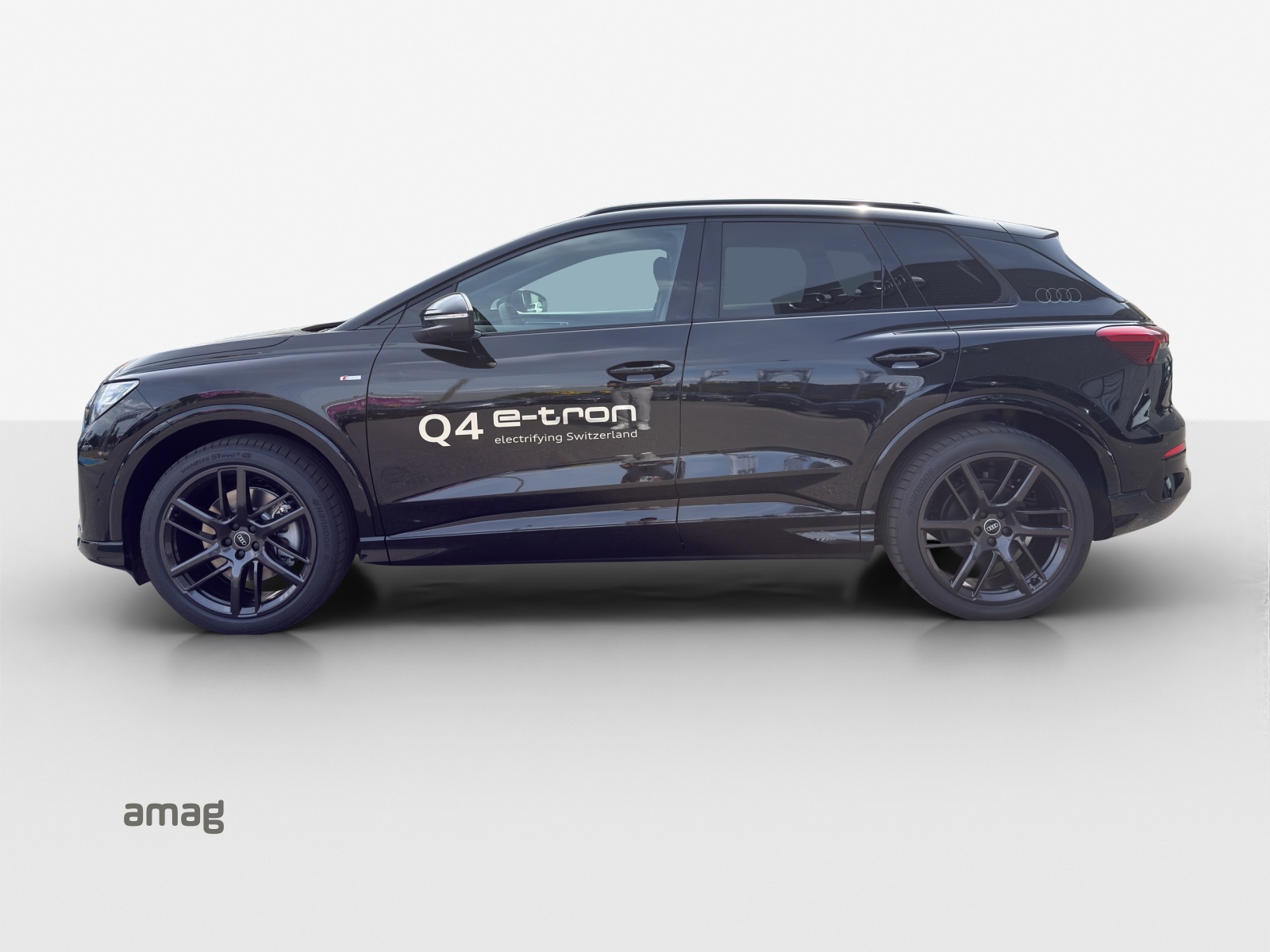 AUDI Q4 e-tron SUV quattro performance-showroom-element-1