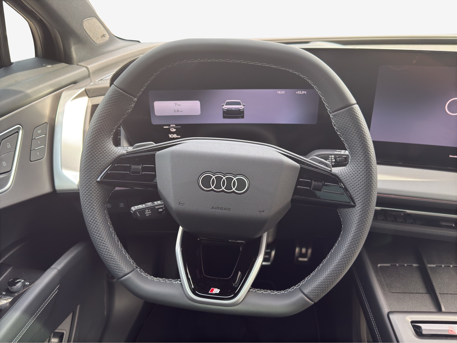 AUDI Q4 e-tron SUV quattro performance-image-9