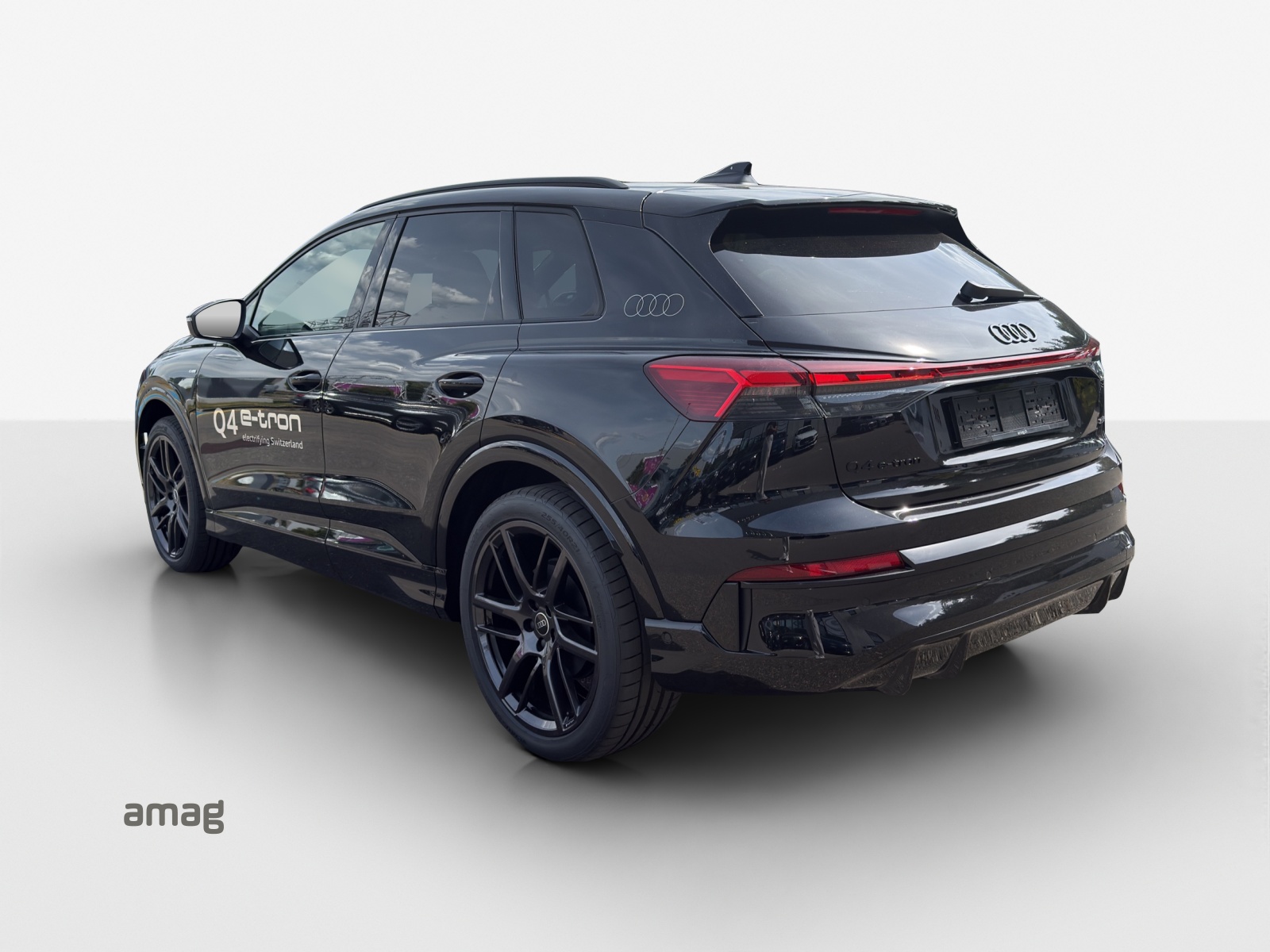 AUDI Q4 e-tron SUV quattro performance-showroom-element-2