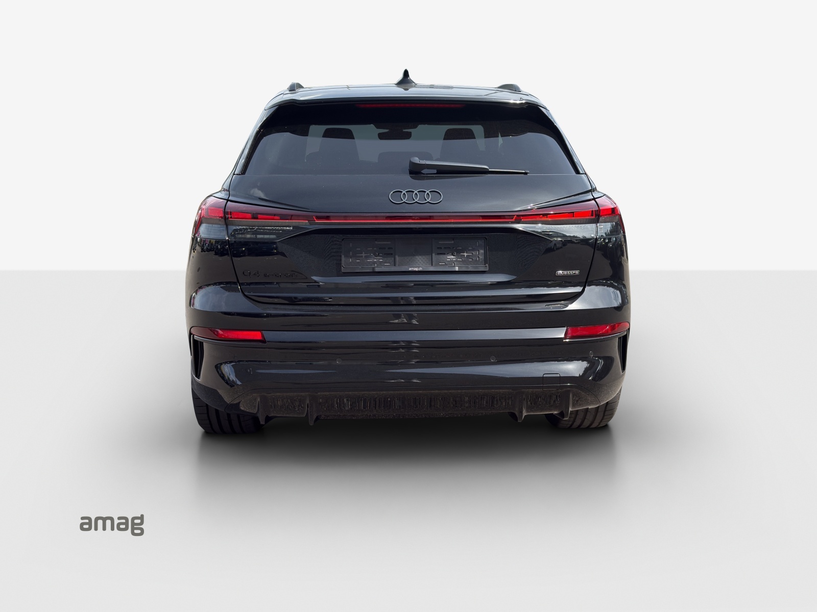 AUDI Q4 e-tron SUV quattro performance-showroom-element-3
