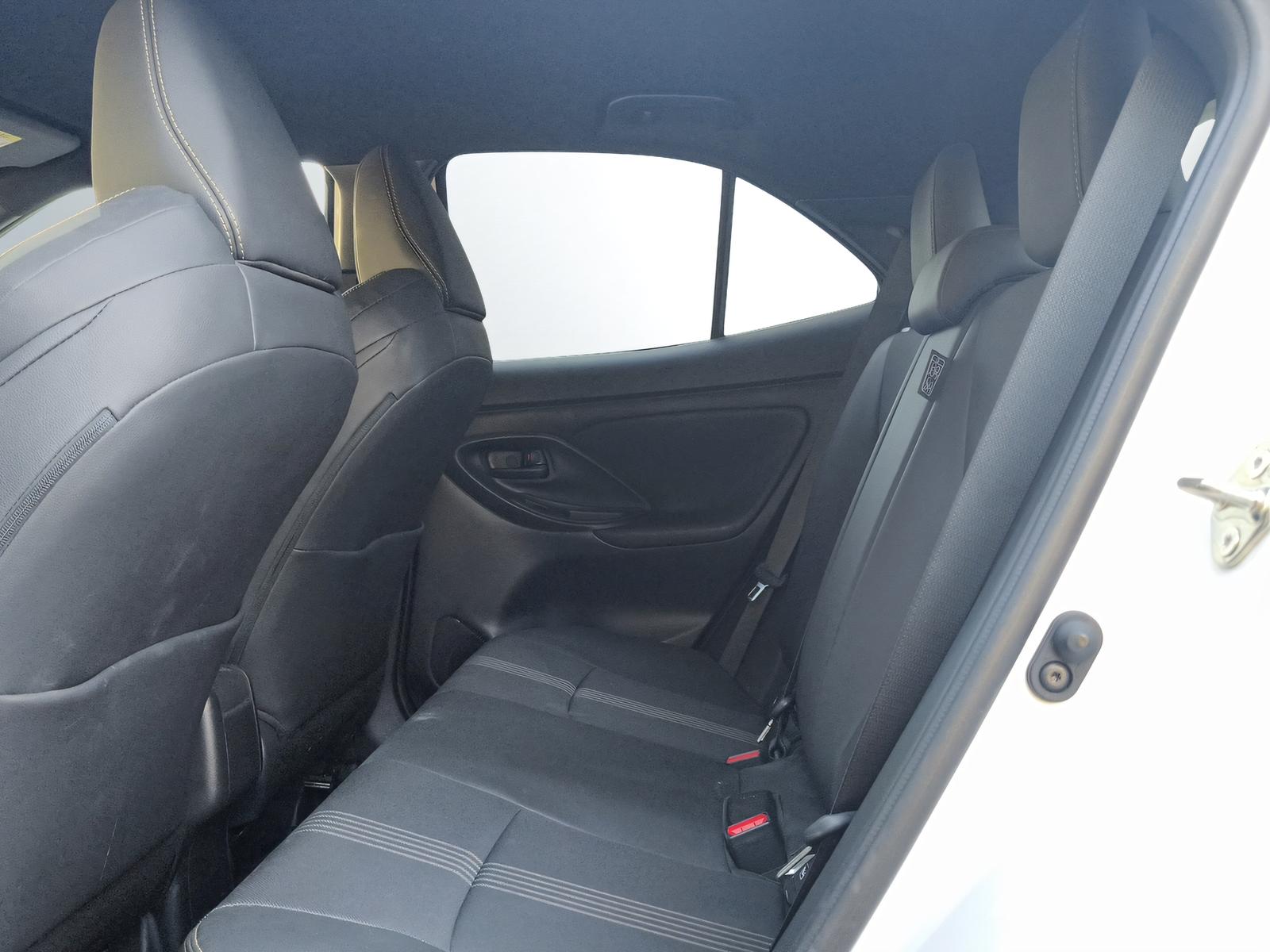 TOYOTA Yaris Cross 1.5 VVT-i HSD Adventure AWD-i-image-5