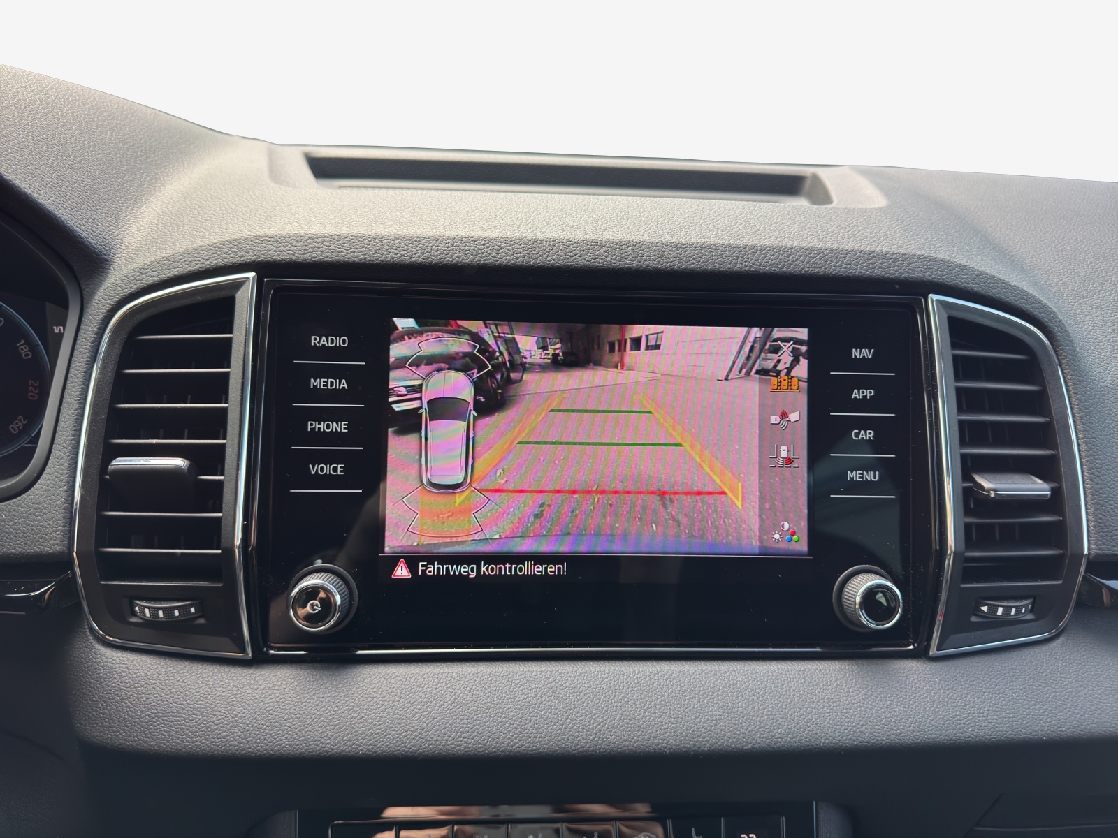 SKODA Karoq 1.5 TSI Dynamic DSG-image-15