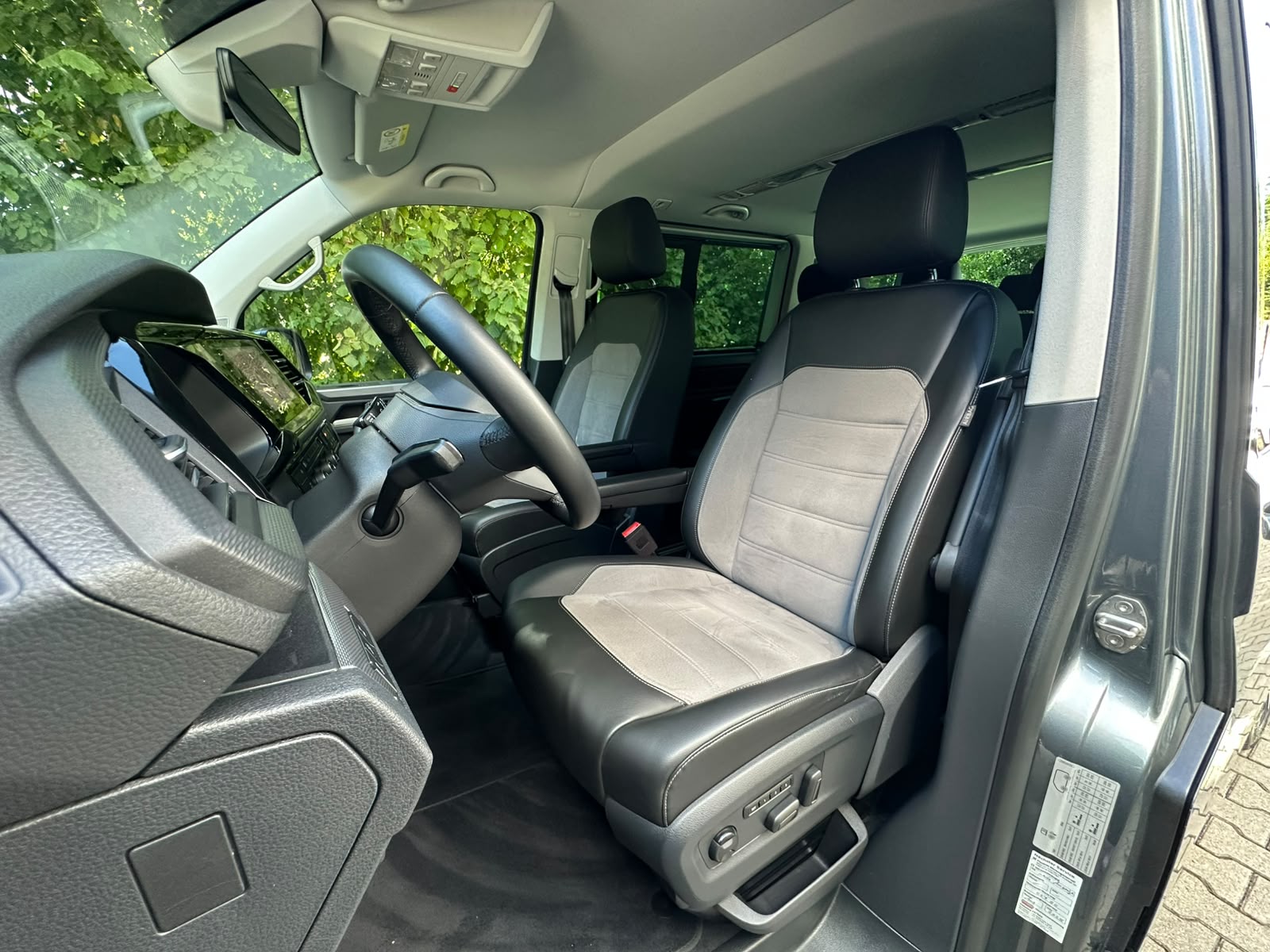 VW T6.1 Multivan 2.0 Bi-TDI Highline Liberty 4Mot. DSG-image-14